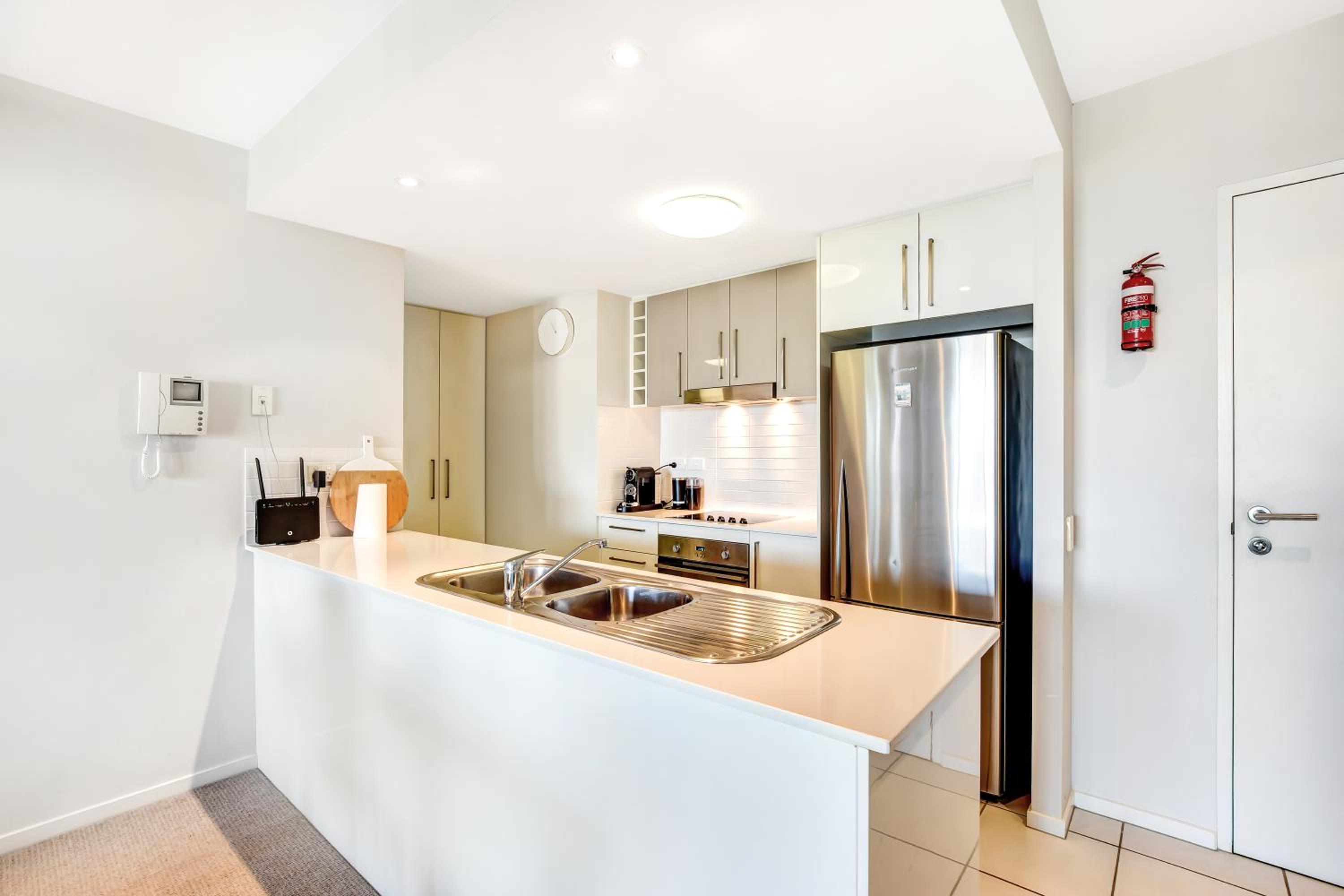 Caloundra Vacations - Central Kings Beach 2 BR APT w Pool and Spa access - Property Image 19