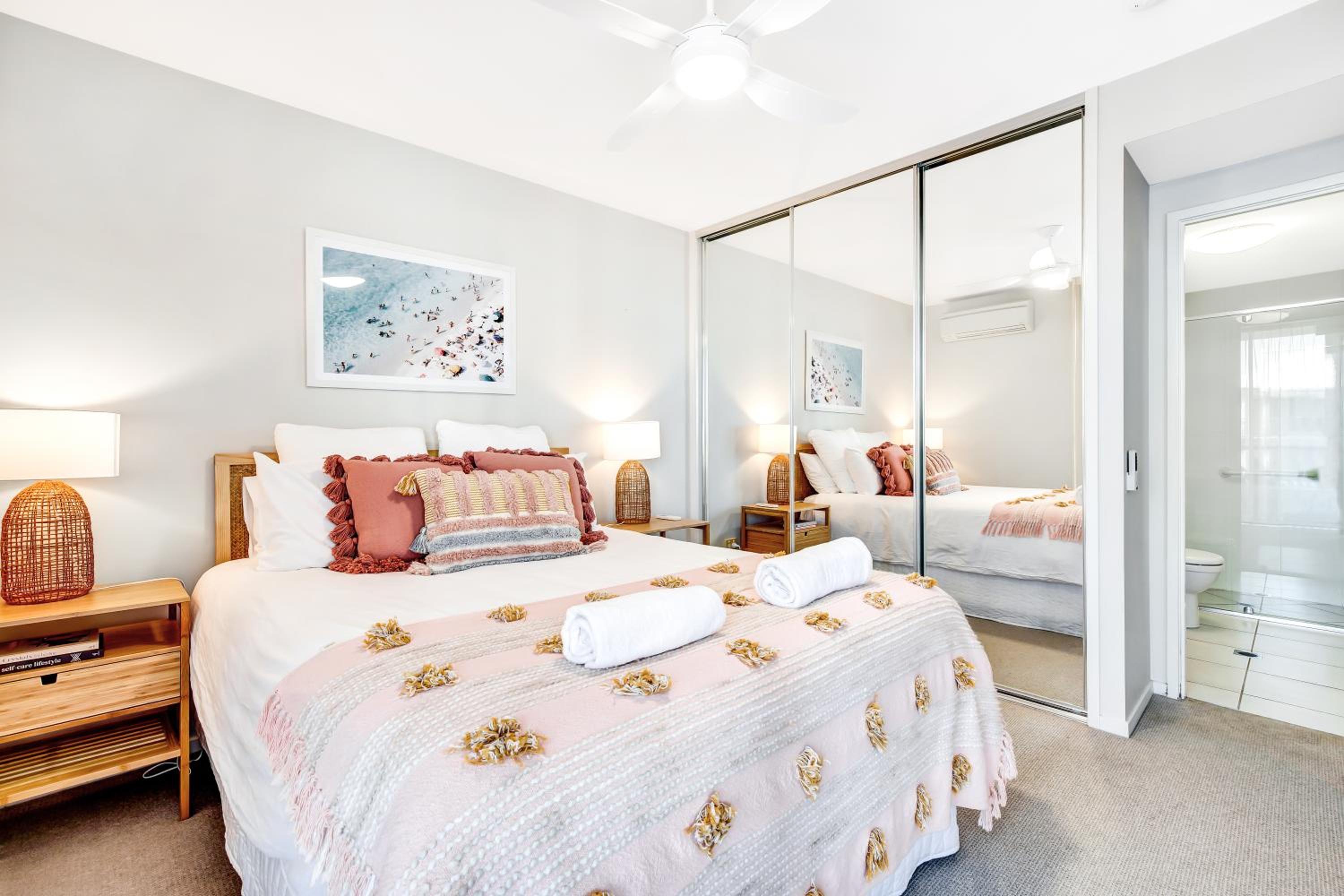 Caloundra Vacations - Central Kings Beach 2 BR APT w Pool and Spa access - Property Image 1