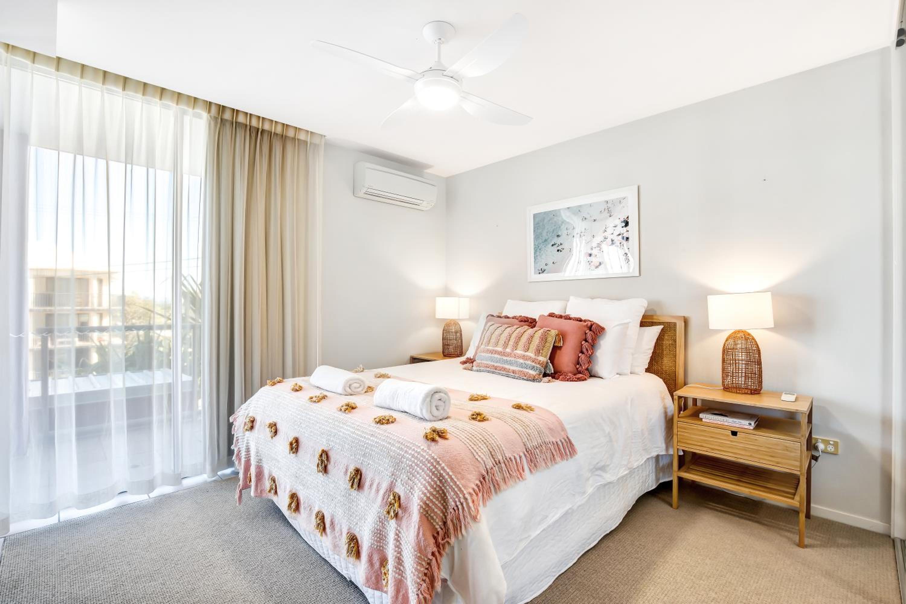 Caloundra Vacations - Central Kings Beach 2 BR APT w Pool and Spa access - Property Image 5