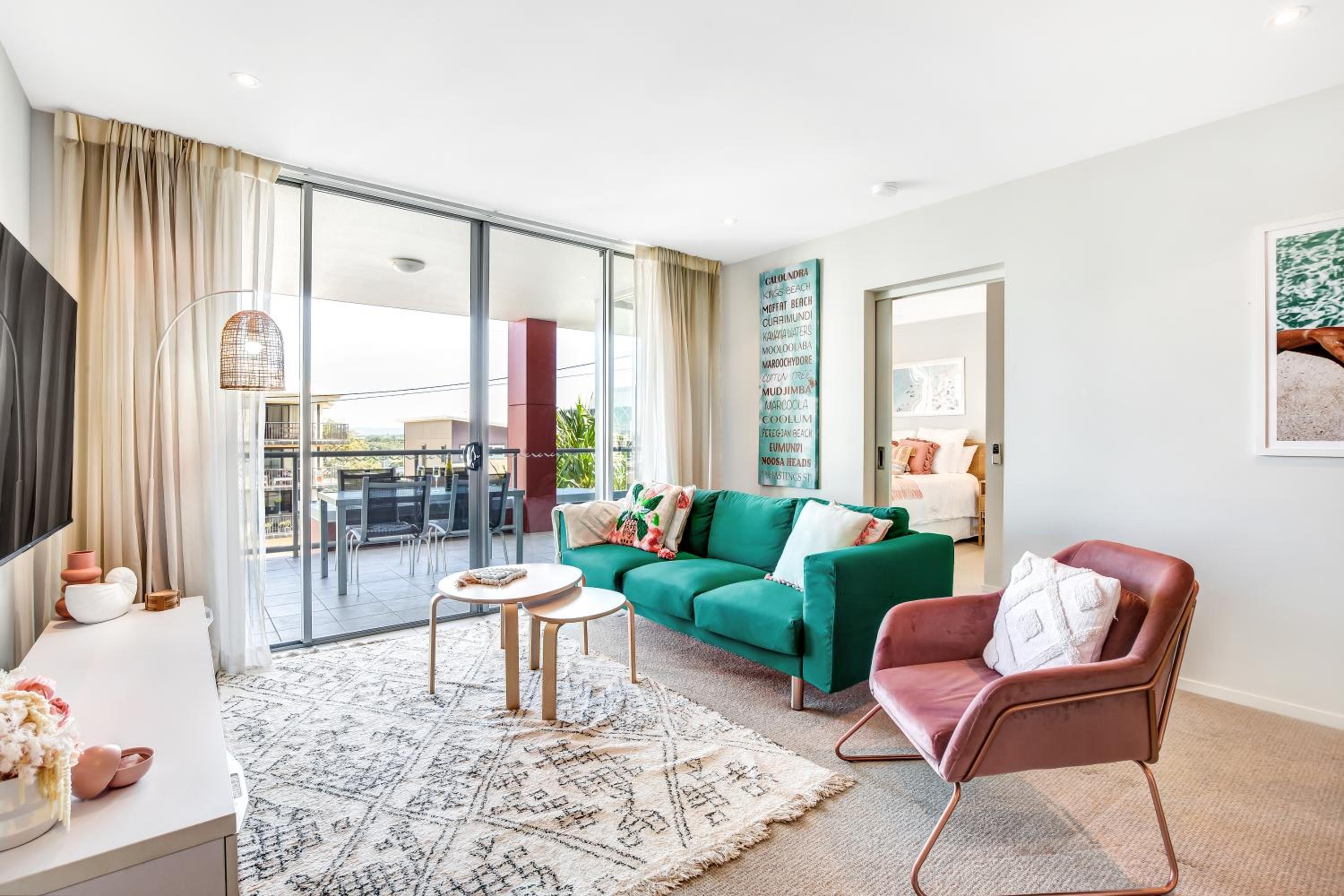 Caloundra Vacations - Central Kings Beach 2 BR APT w Pool and Spa access - Property Image 1