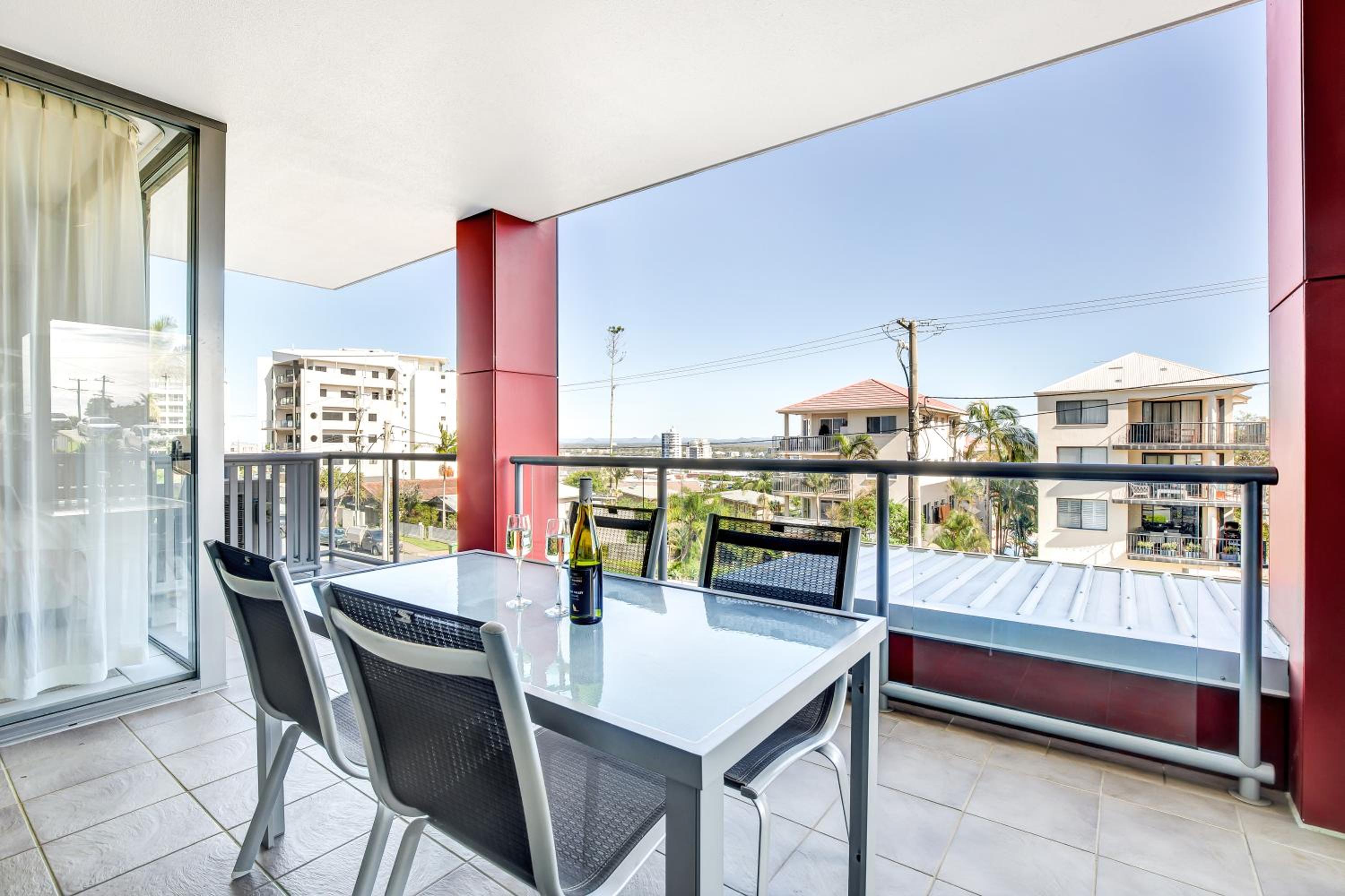 Caloundra Vacations - Central Kings Beach 2 BR APT w Pool and Spa access - Property Image 10