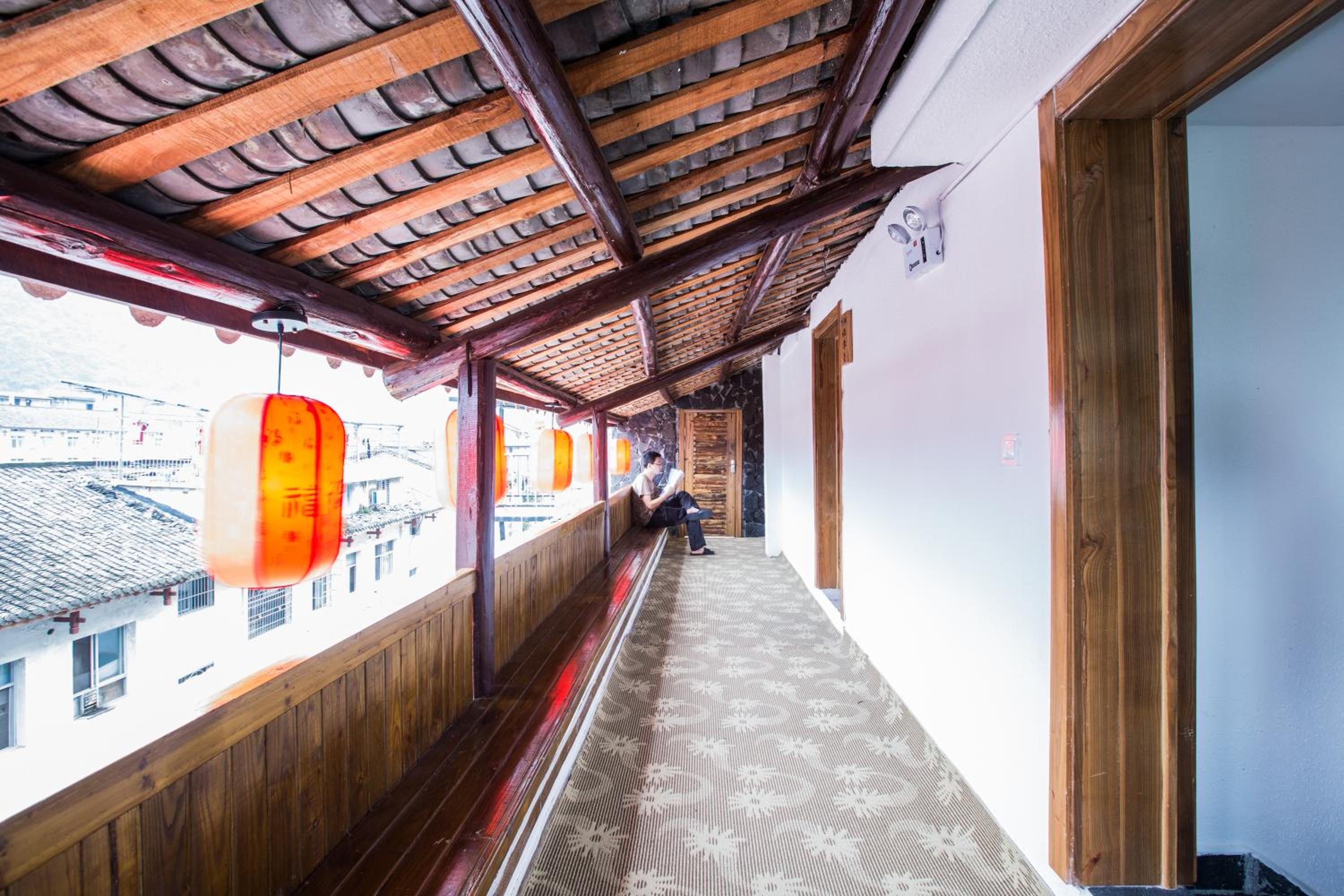 Destination Youth Hostel-Walk 5 minutes to east entrance of national park,Coffee,Book tickets,Laundry service,Experienced tour guide service