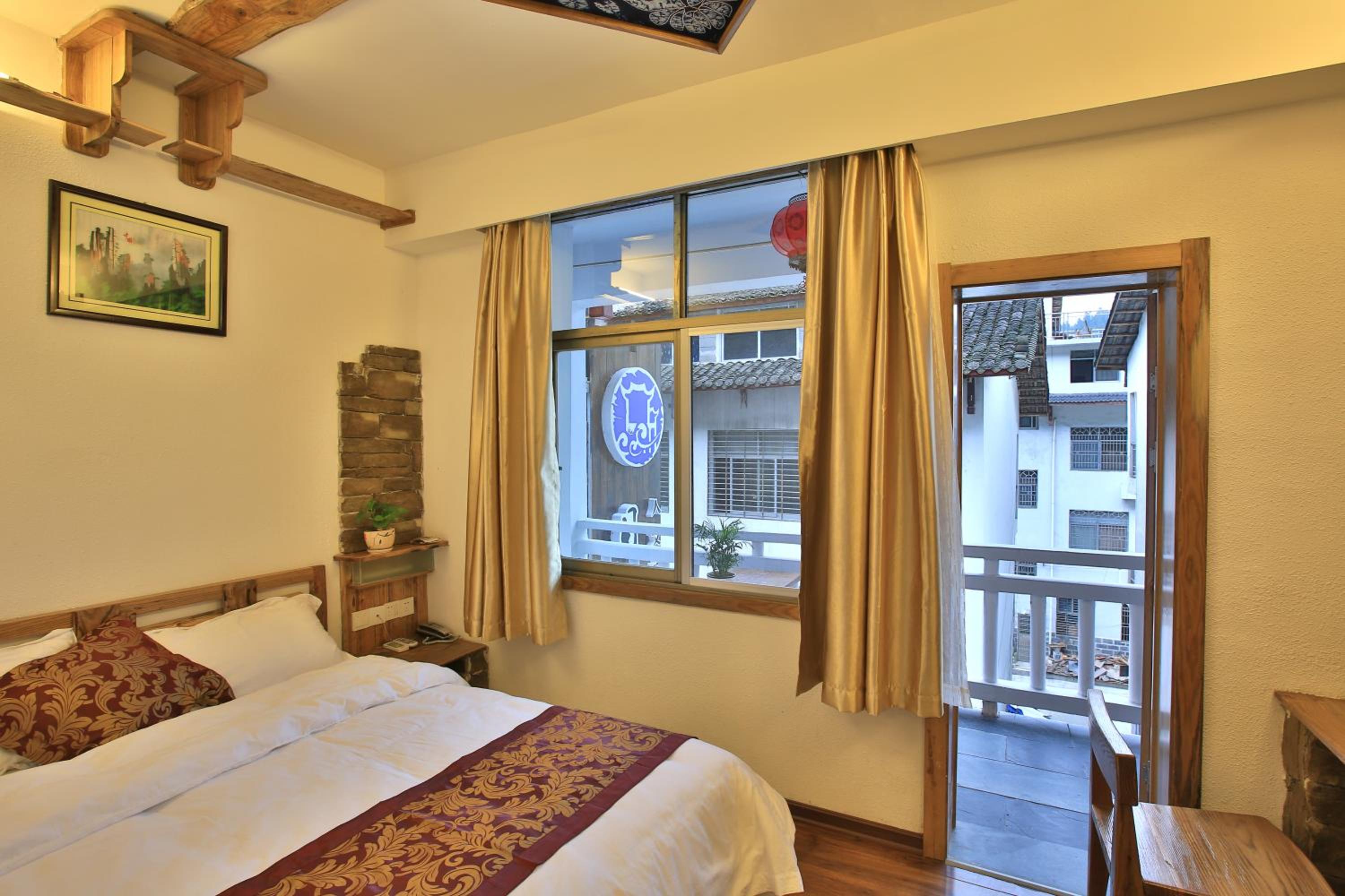 Destination Youth Hostel-Walk 5 minutes to east entrance of national park,Coffee,Book tickets,Laundry service,Experienced tour guide service