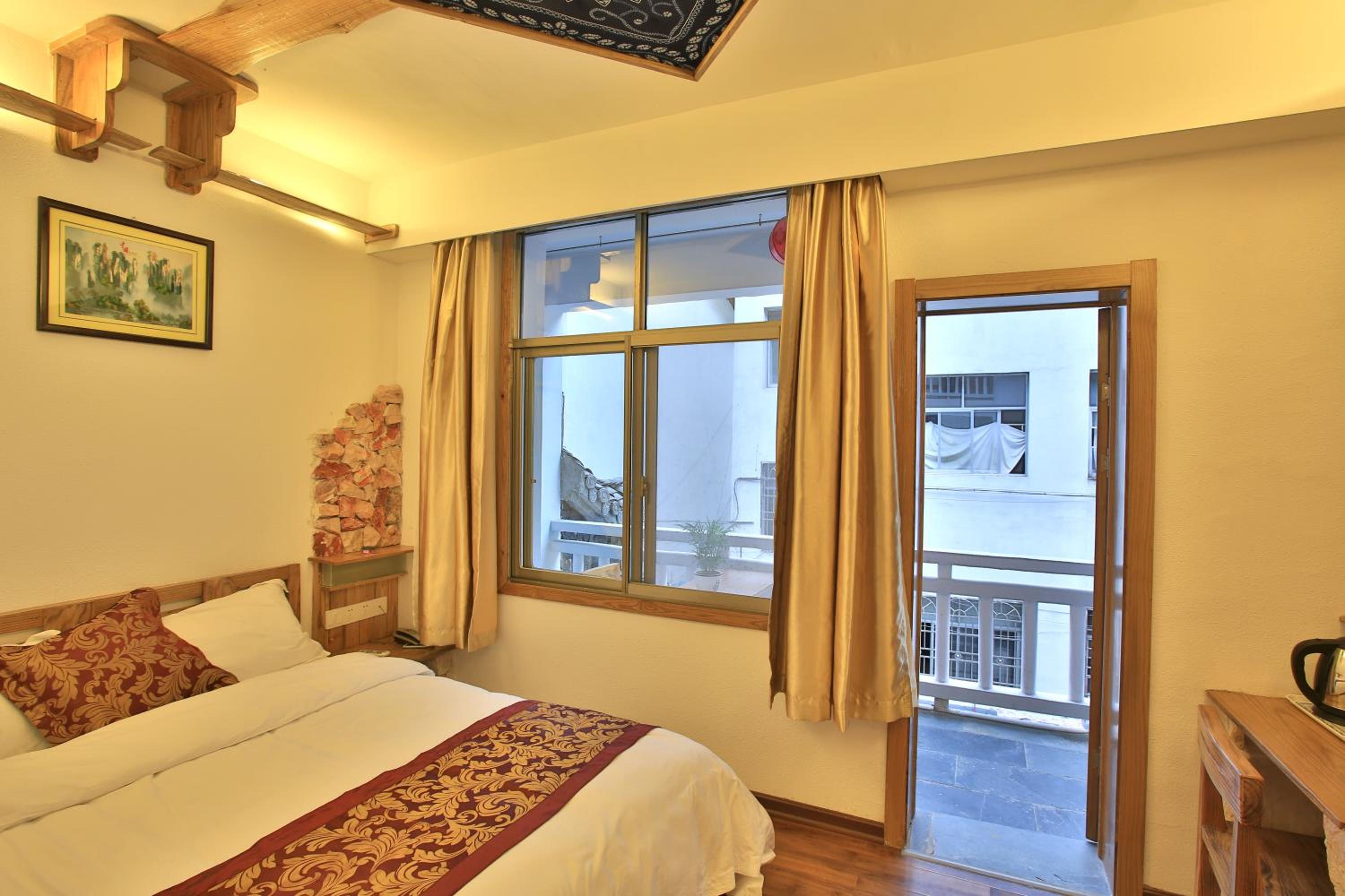 Destination Youth Hostel-Walk 5 minutes to east entrance of national park,Coffee,Book tickets,Laundry service,Experienced tour guide service