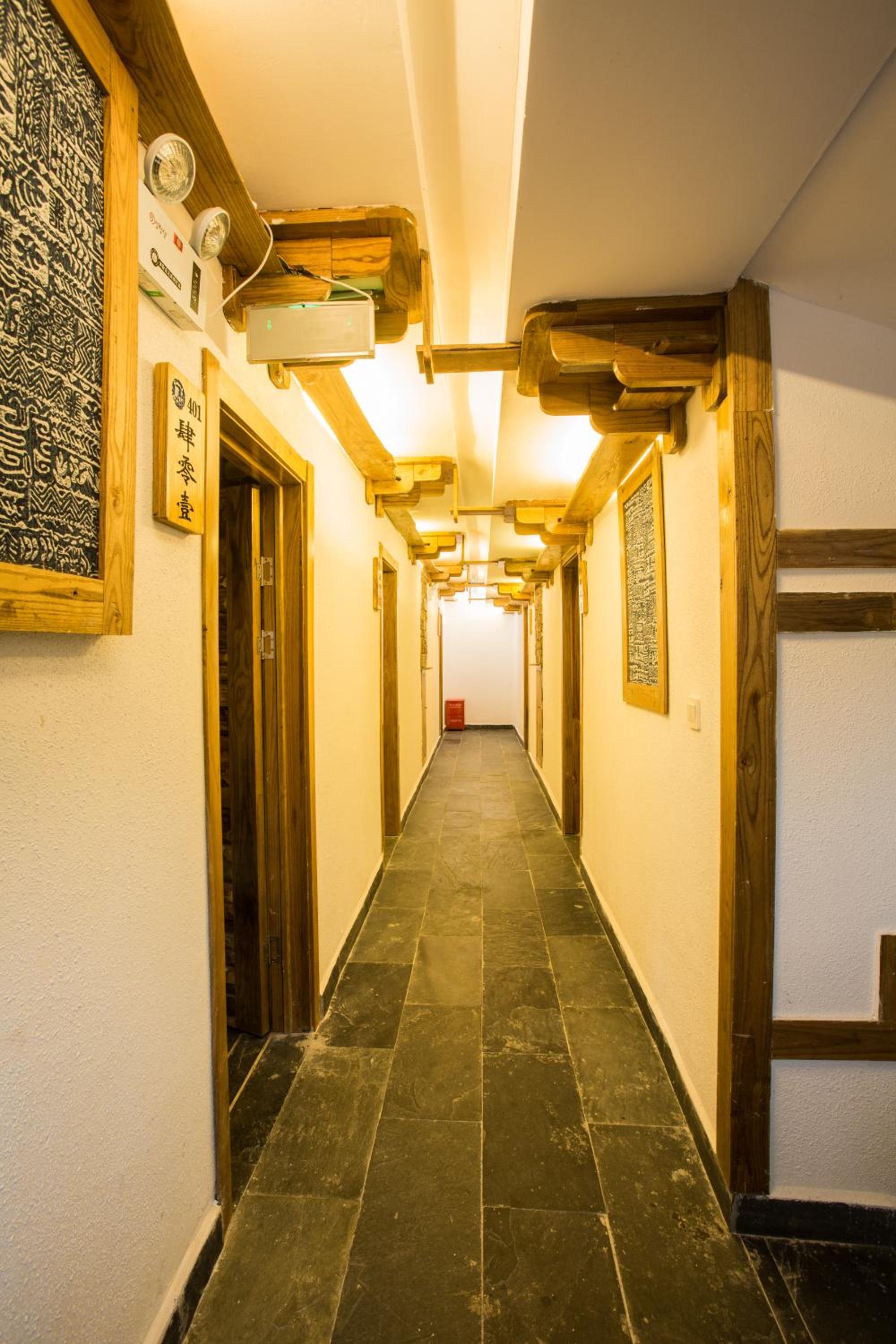 Destination Youth Hostel-Walk 5 minutes to east entrance of national park,Coffee,Book tickets,Laundry service,Experienced tour guide service