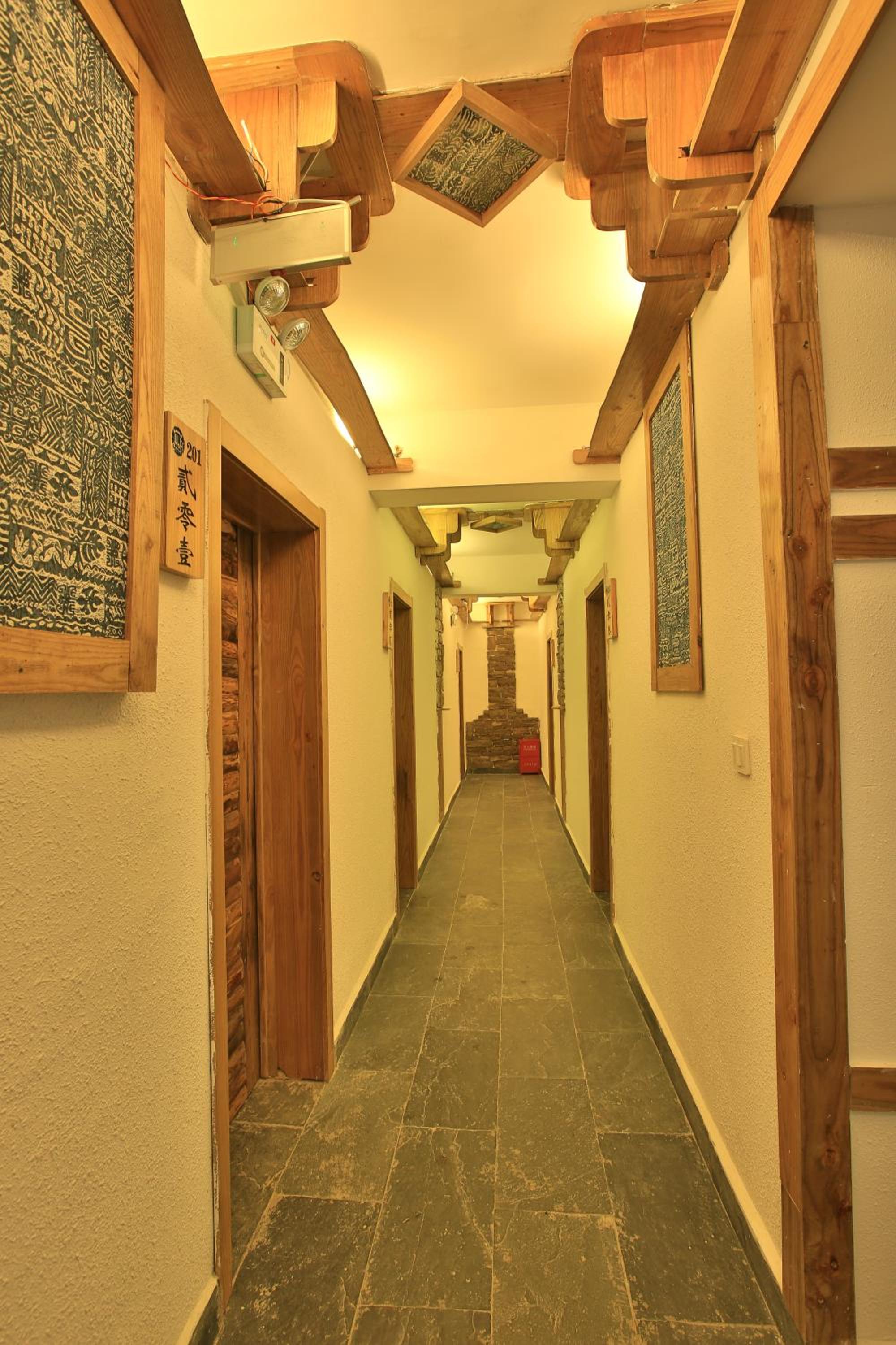 Destination Youth Hostel-Walk 5 minutes to east entrance of national park,Coffee,Book tickets,Laundry service,Experienced tour guide service