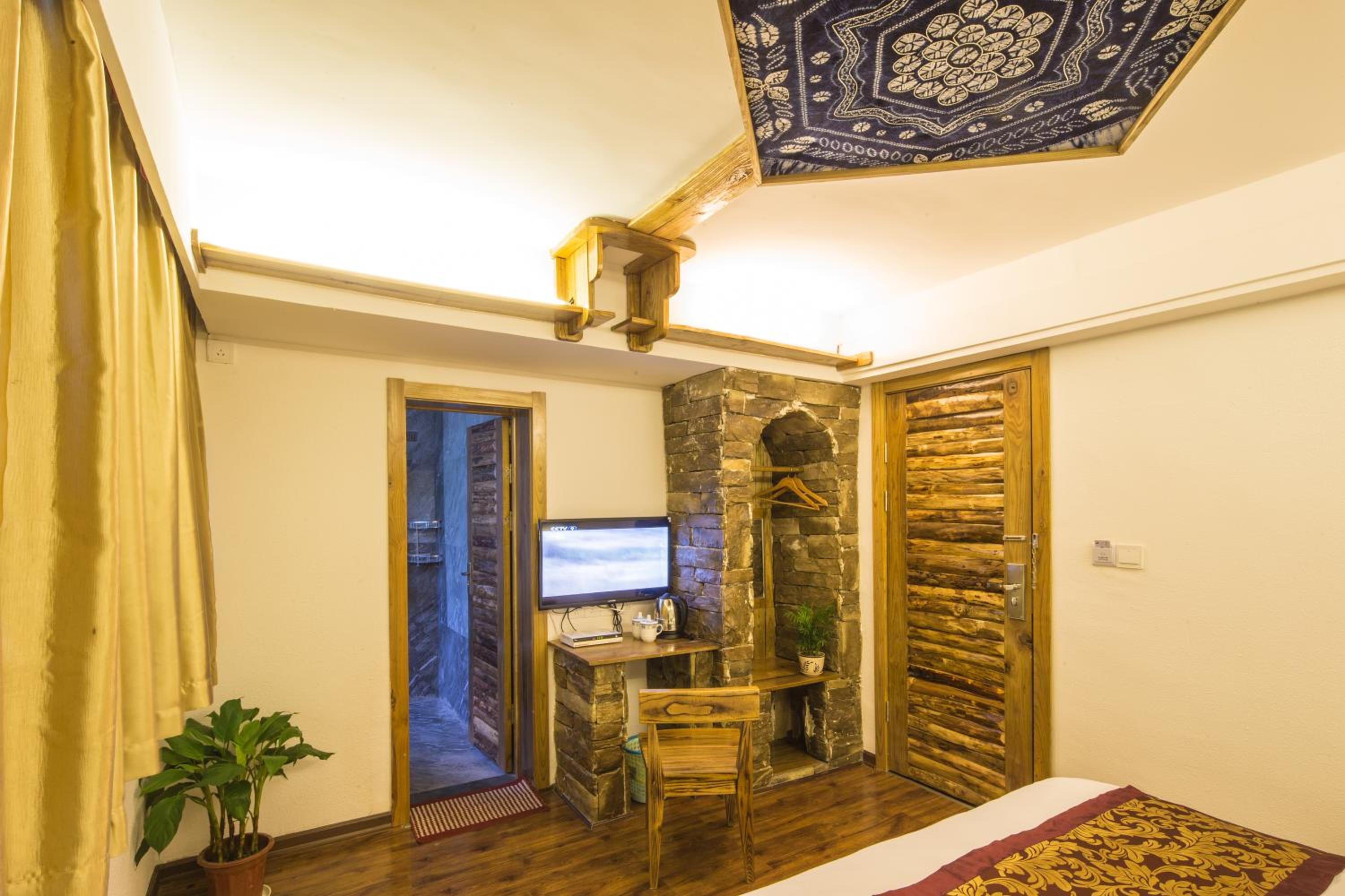 Destination Youth Hostel-Walk 5 minutes to east entrance of national park,Coffee,Book tickets,Laundry service,Experienced tour guide service