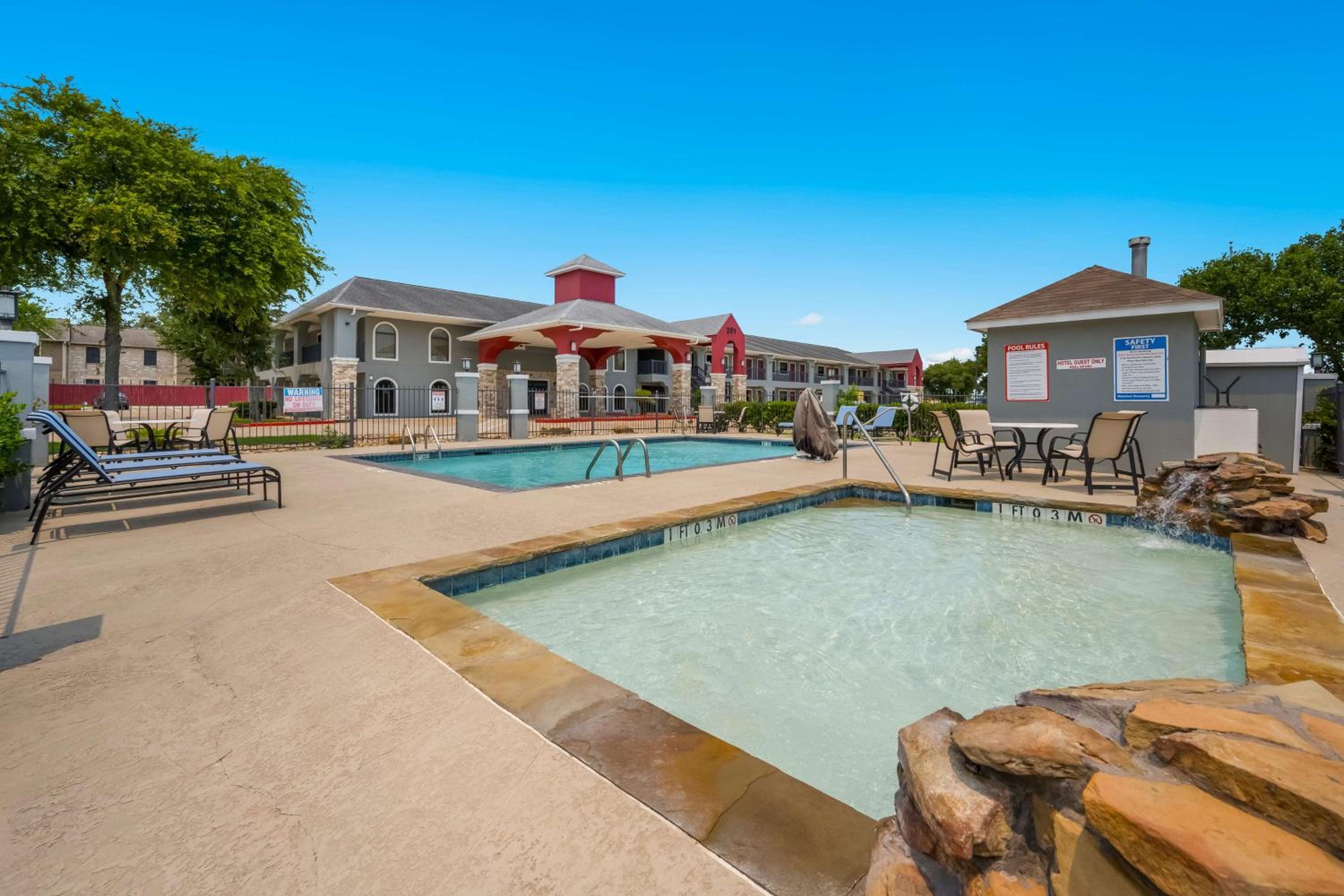 Huntsville Vacations - Best Western Huntsville - Property Image 3