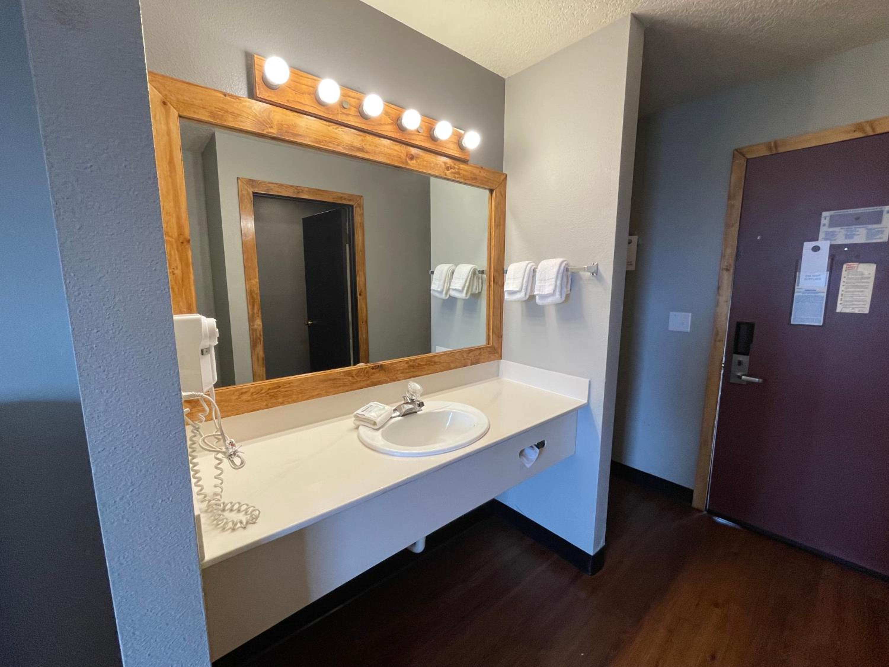 Sunnyside Inn and Suites