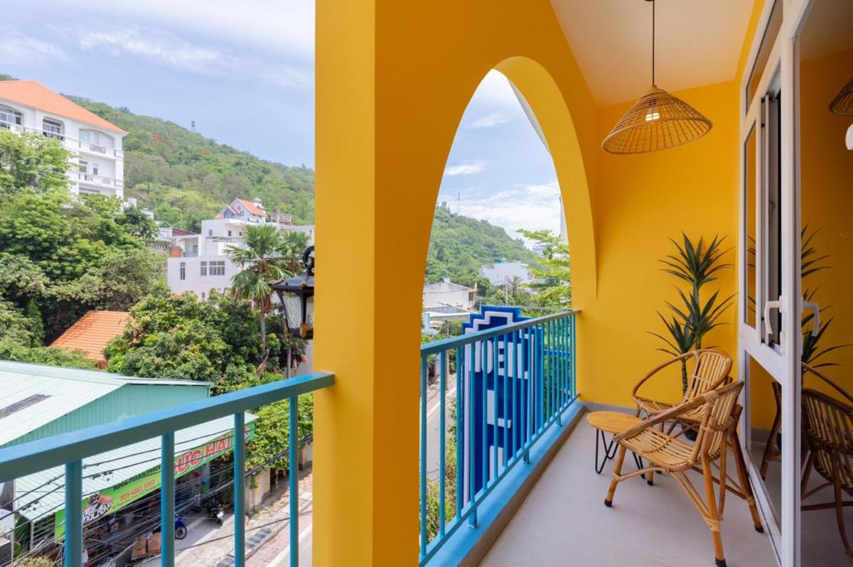 balcony