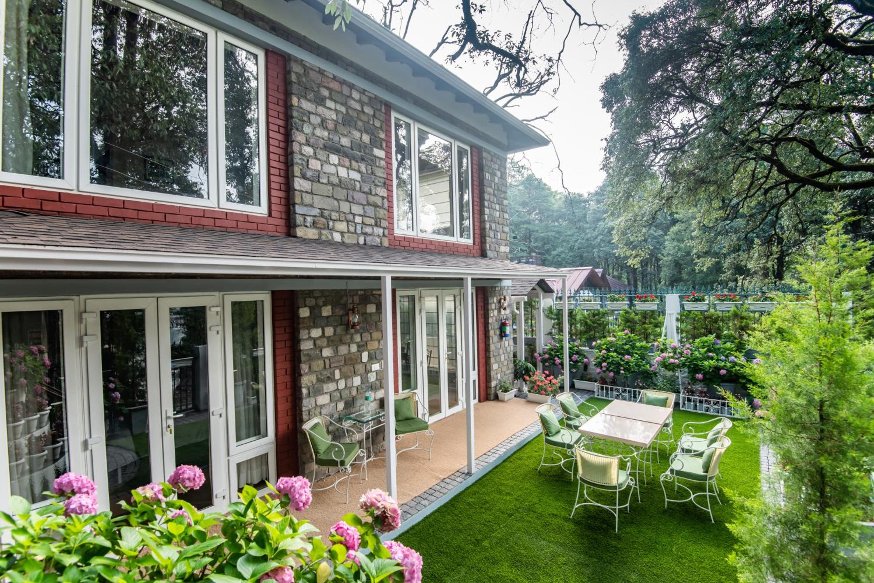 Sakley's Cottages view 4