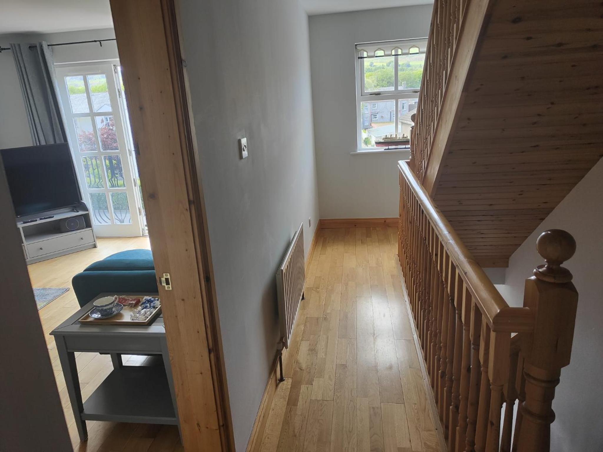 Castleview Large 3 Bedroom Family House - Glenarm view 4