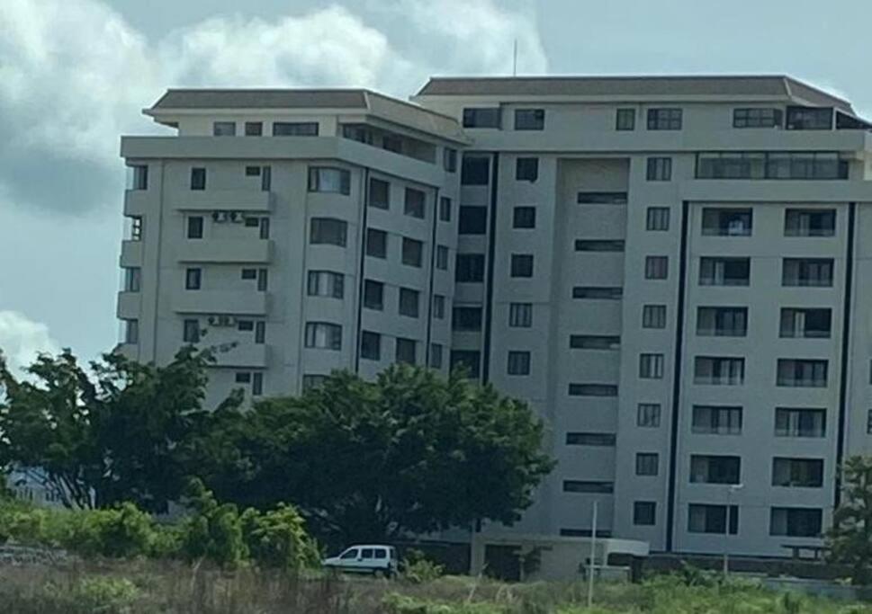 Stylish & Luxury 2-bed parkside apart with pool view 2