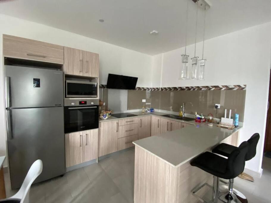 Stylish & Luxury 2-bed parkside apart with pool view 3