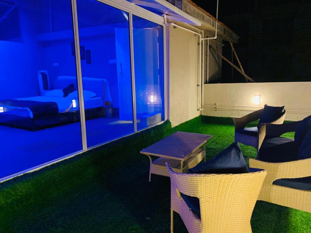 The Retreat-Glasshouse bungalow view 2