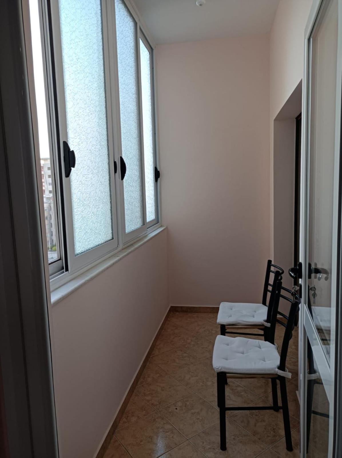 Lovely large summer apartment next to Lungomare