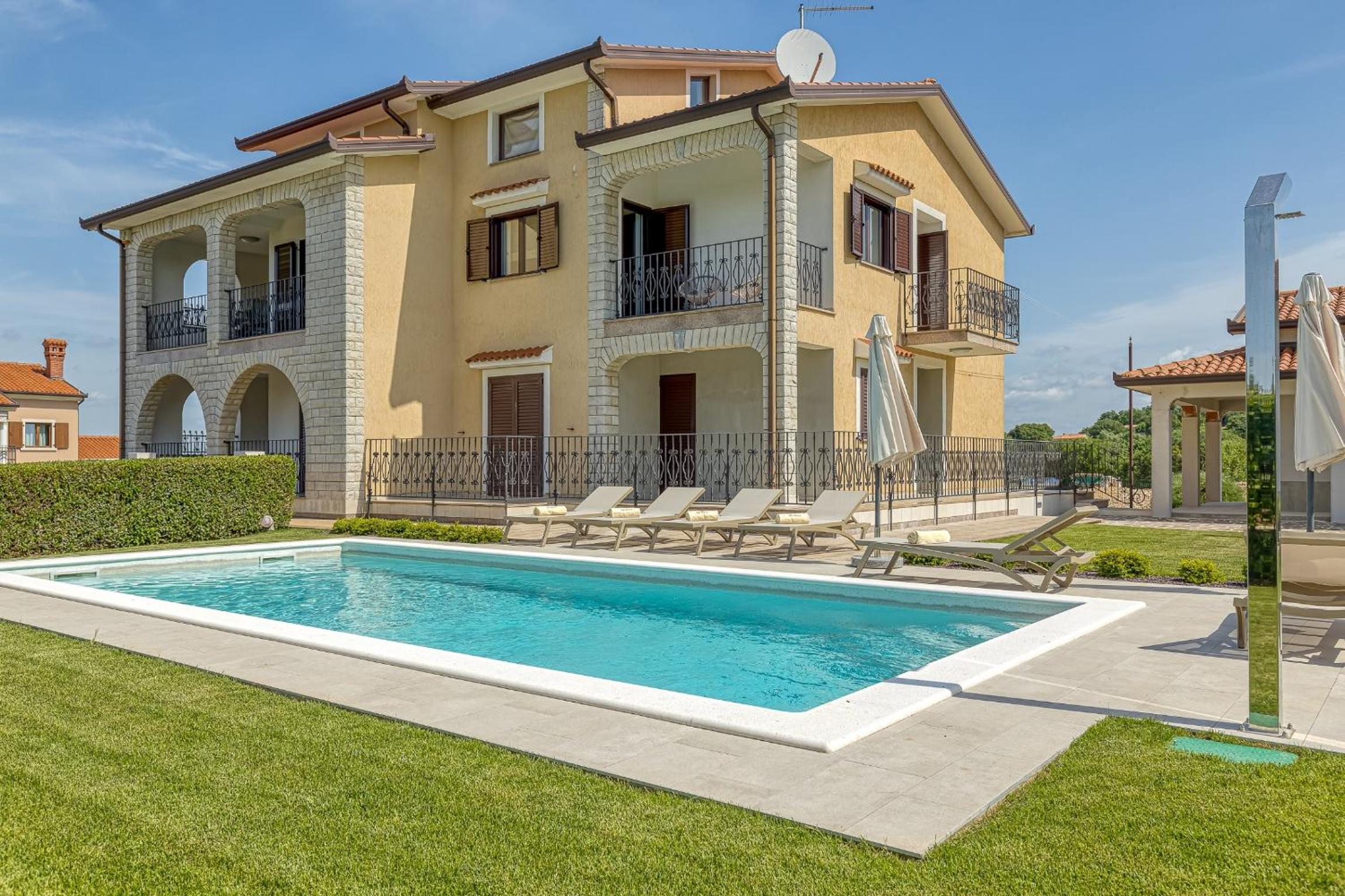 Silvia II with Private Pool photo 2