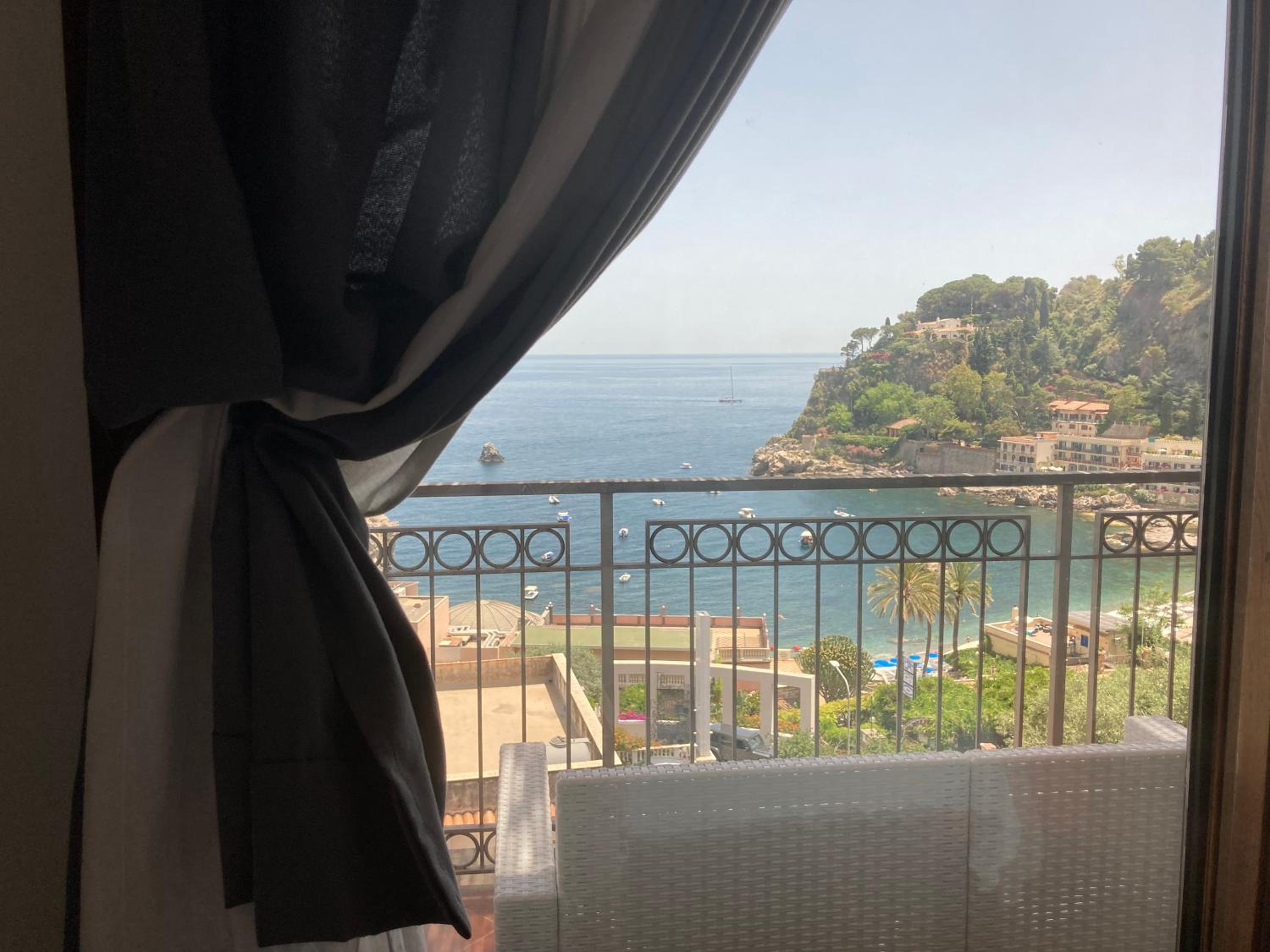 A Mari en Taormina — balance & terrace