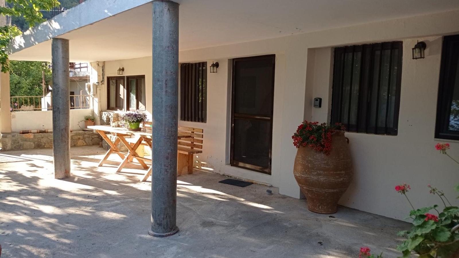 VillaTzer - Traditional house with fireplace and garden