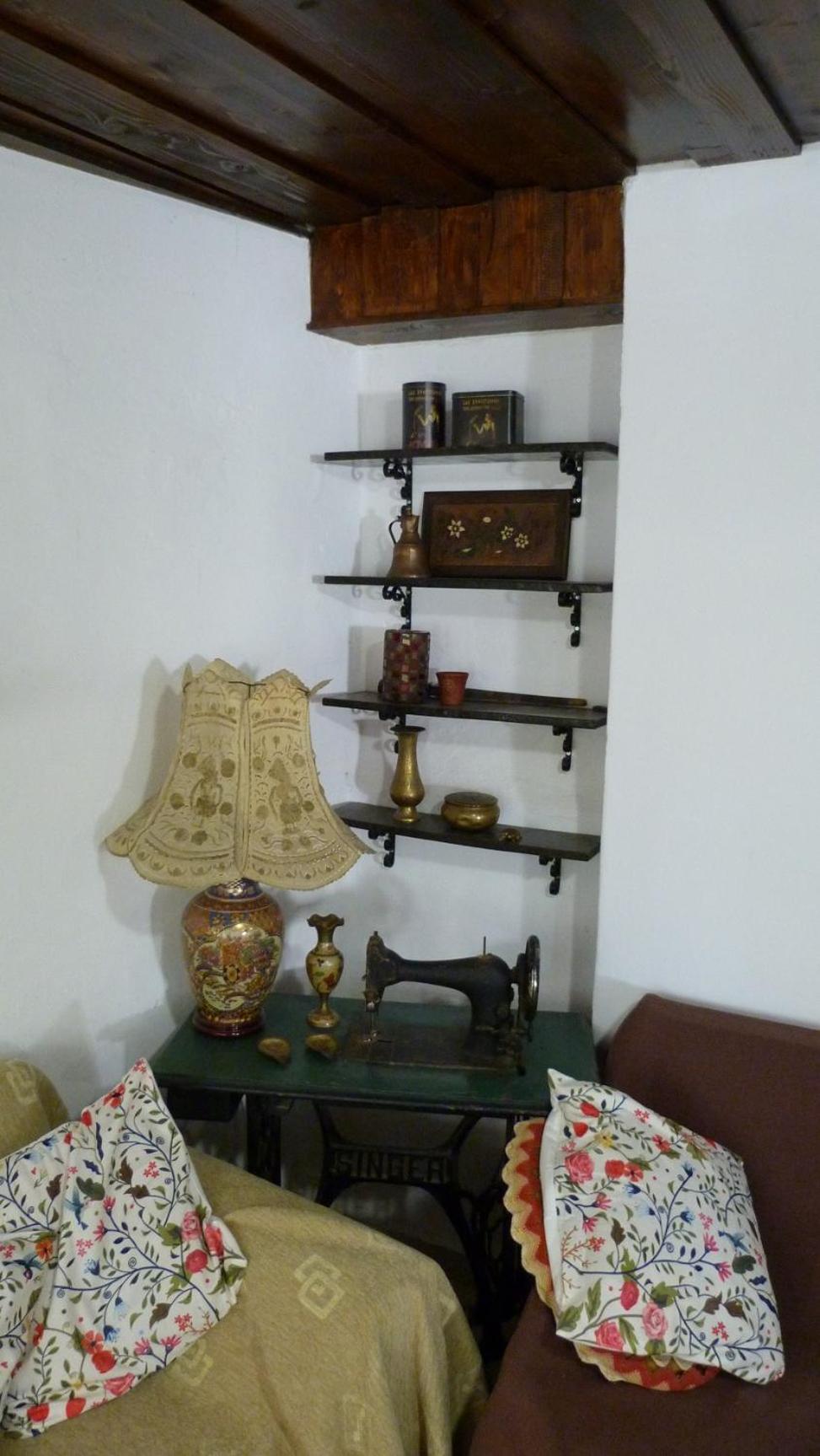 VillaTzer - Traditional house with fireplace and garden