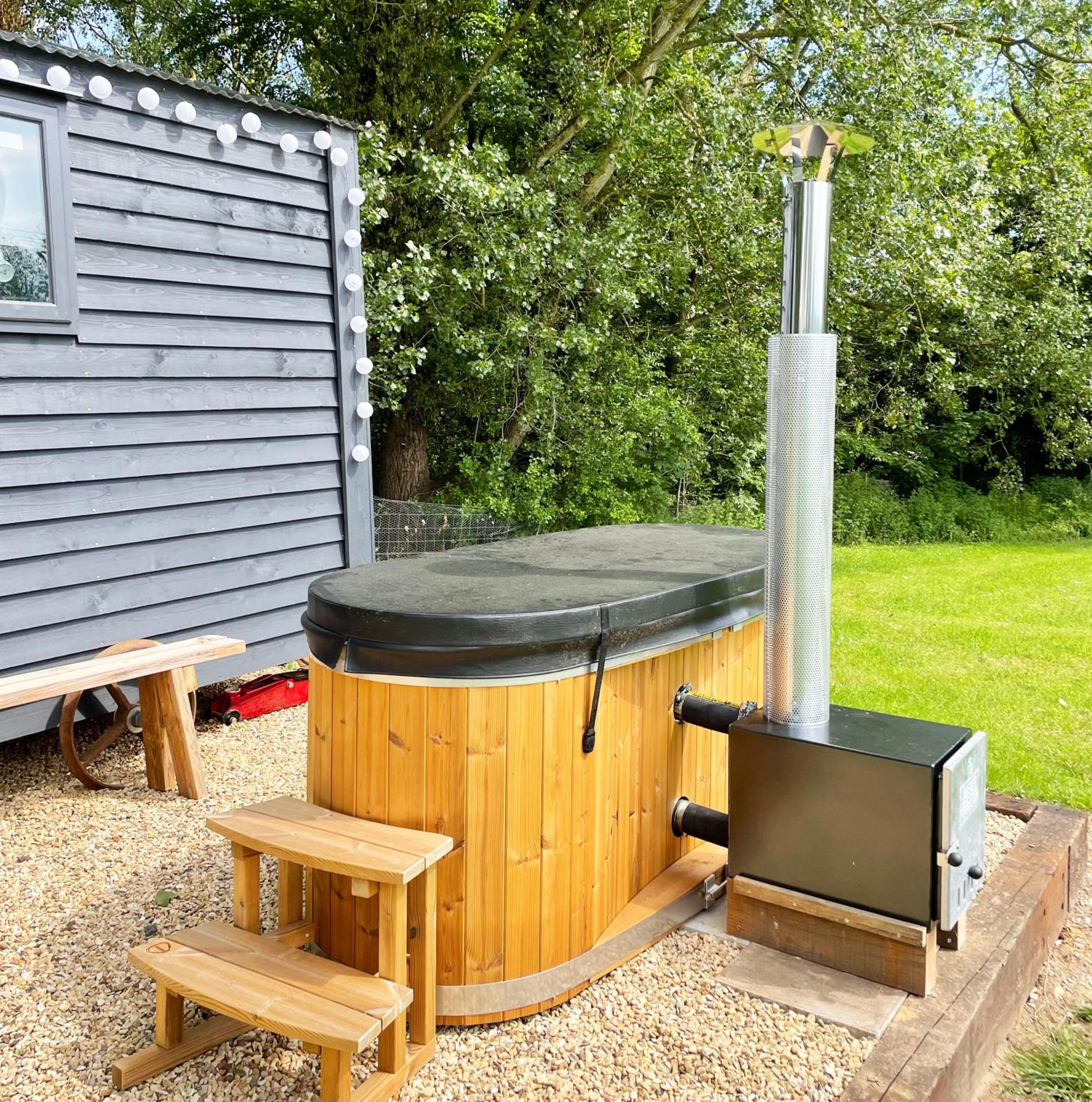 Hotel Old King William Shepherd Huts And Private Hot Tubs In North Norfolk
