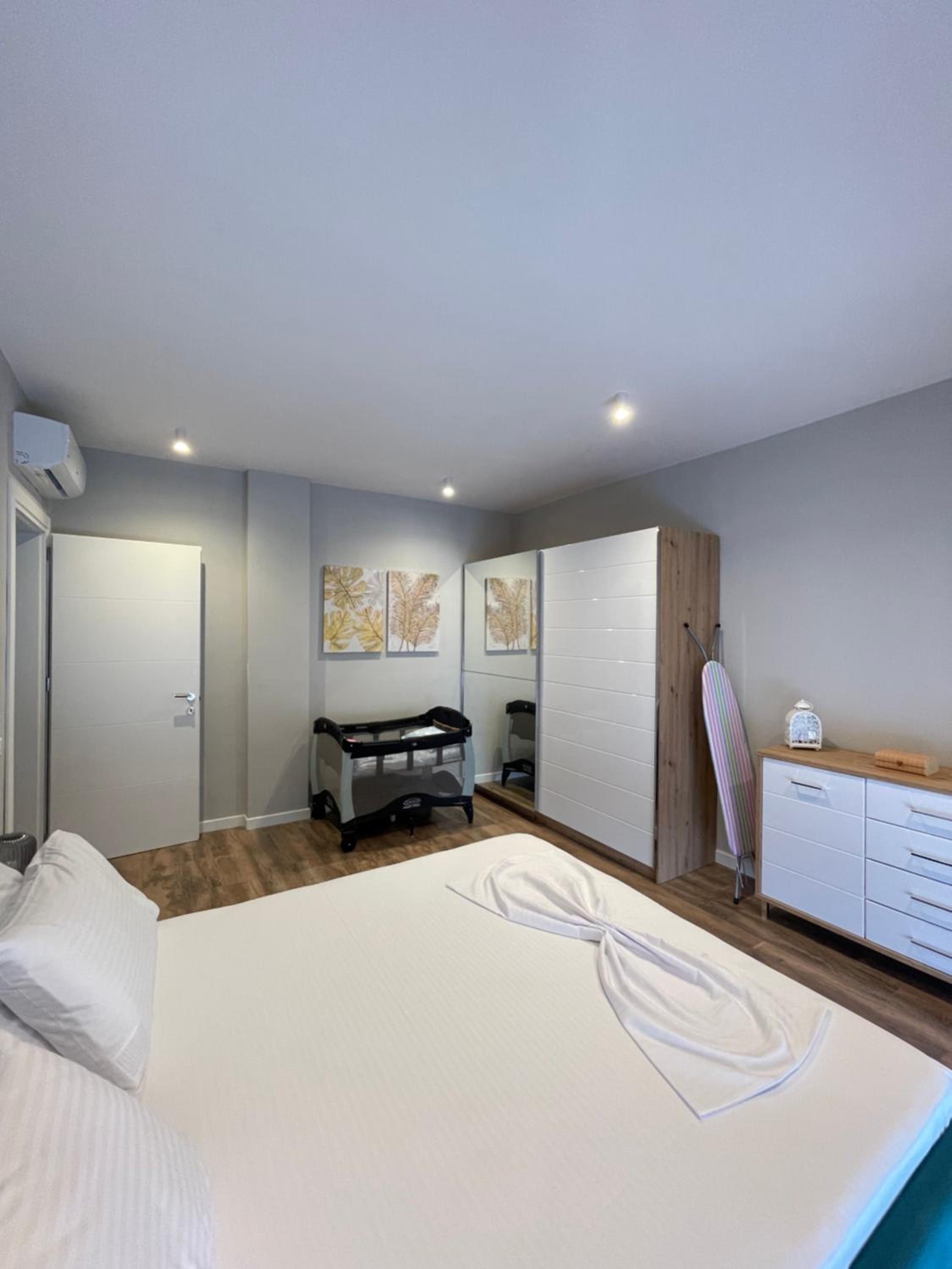 B4 Dusk Apartments R