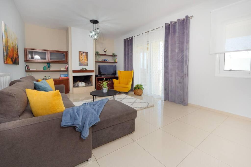 GPK Bright & Stylish 4BR - Central with Free Parking photo 3