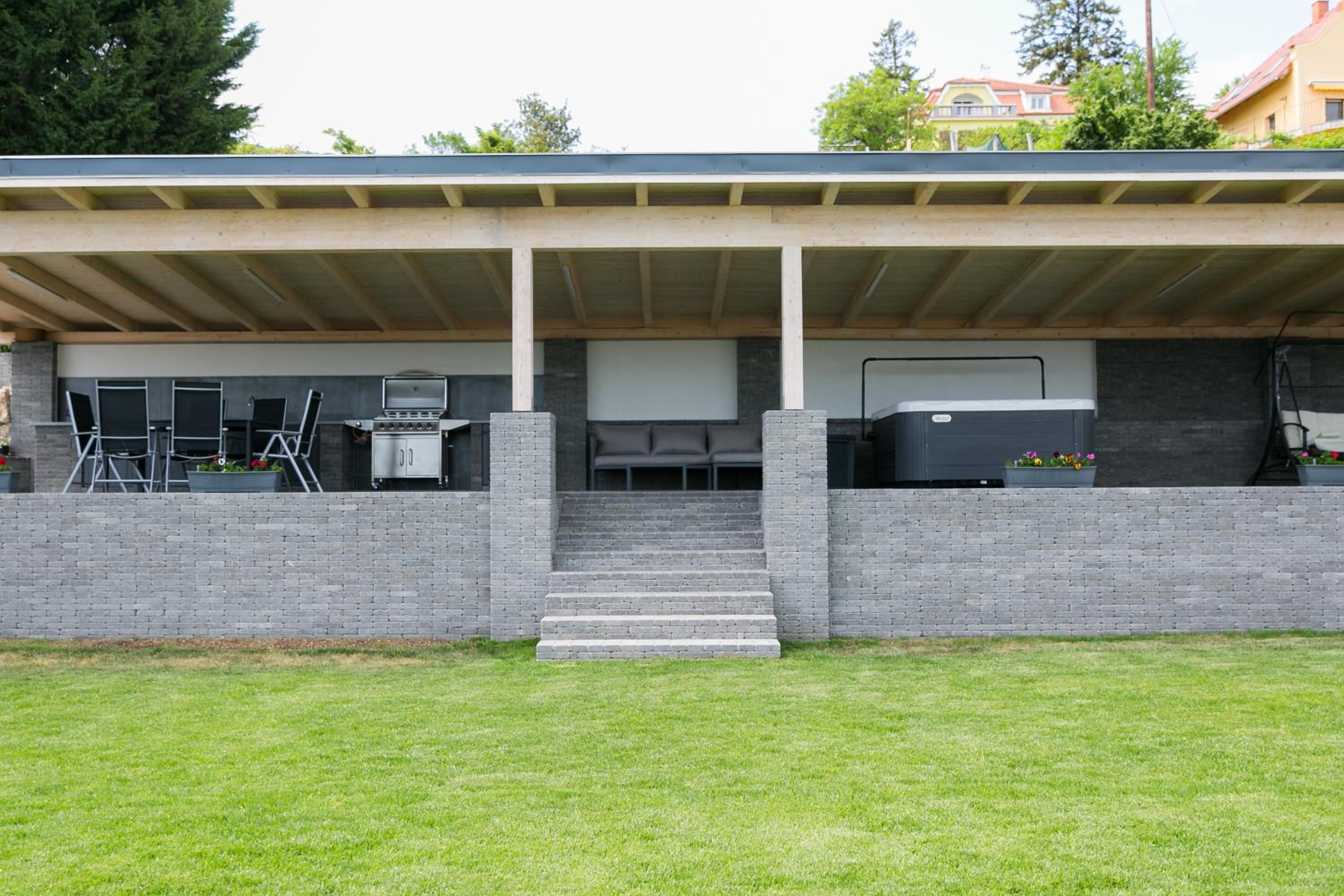 Flow House&Garden view 5