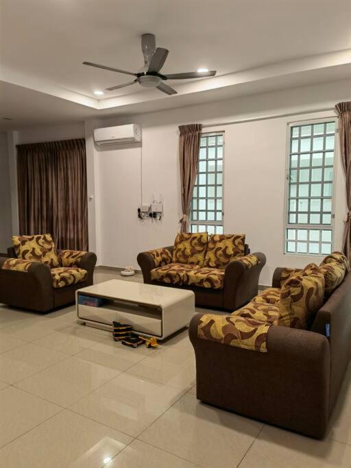 Big and cozy Homestay nearby Shell and Petronas office photo 1