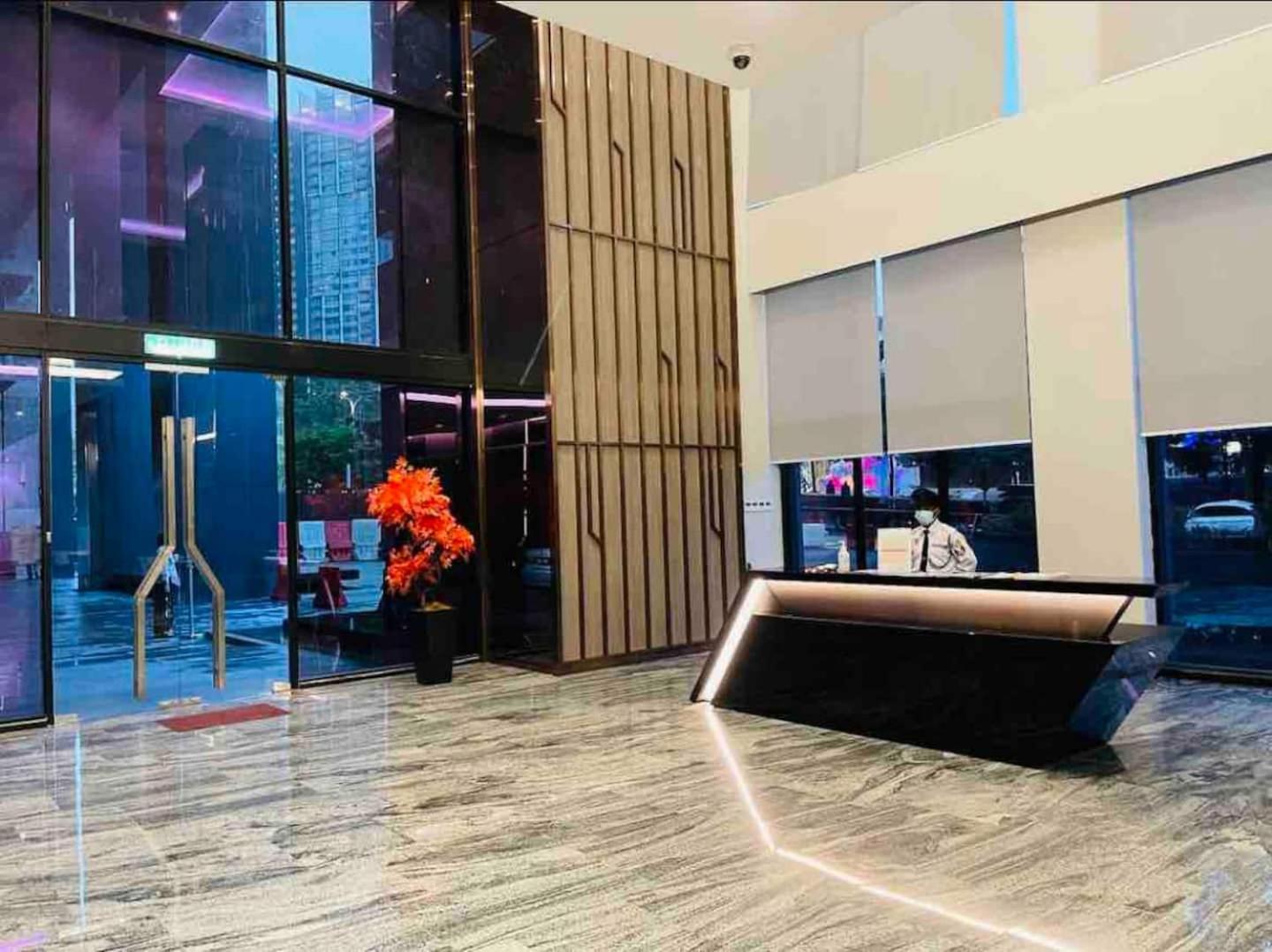 Sky pool 4 star hotel grade stay in i-City photo 5