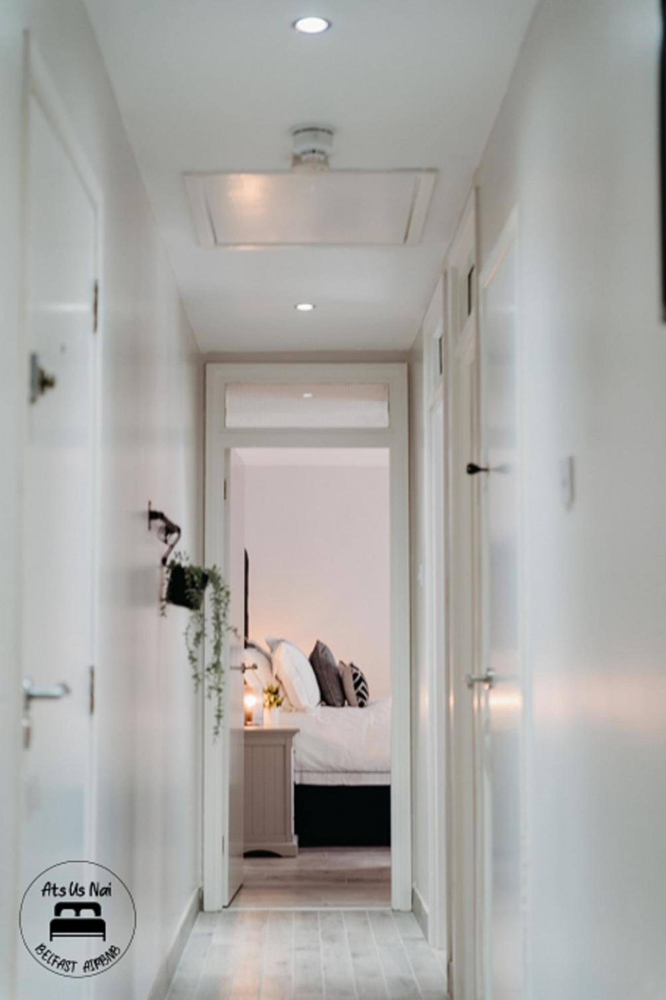 Stylish Belfast City Centre 2 Bedroom Apt Free Parking view 3