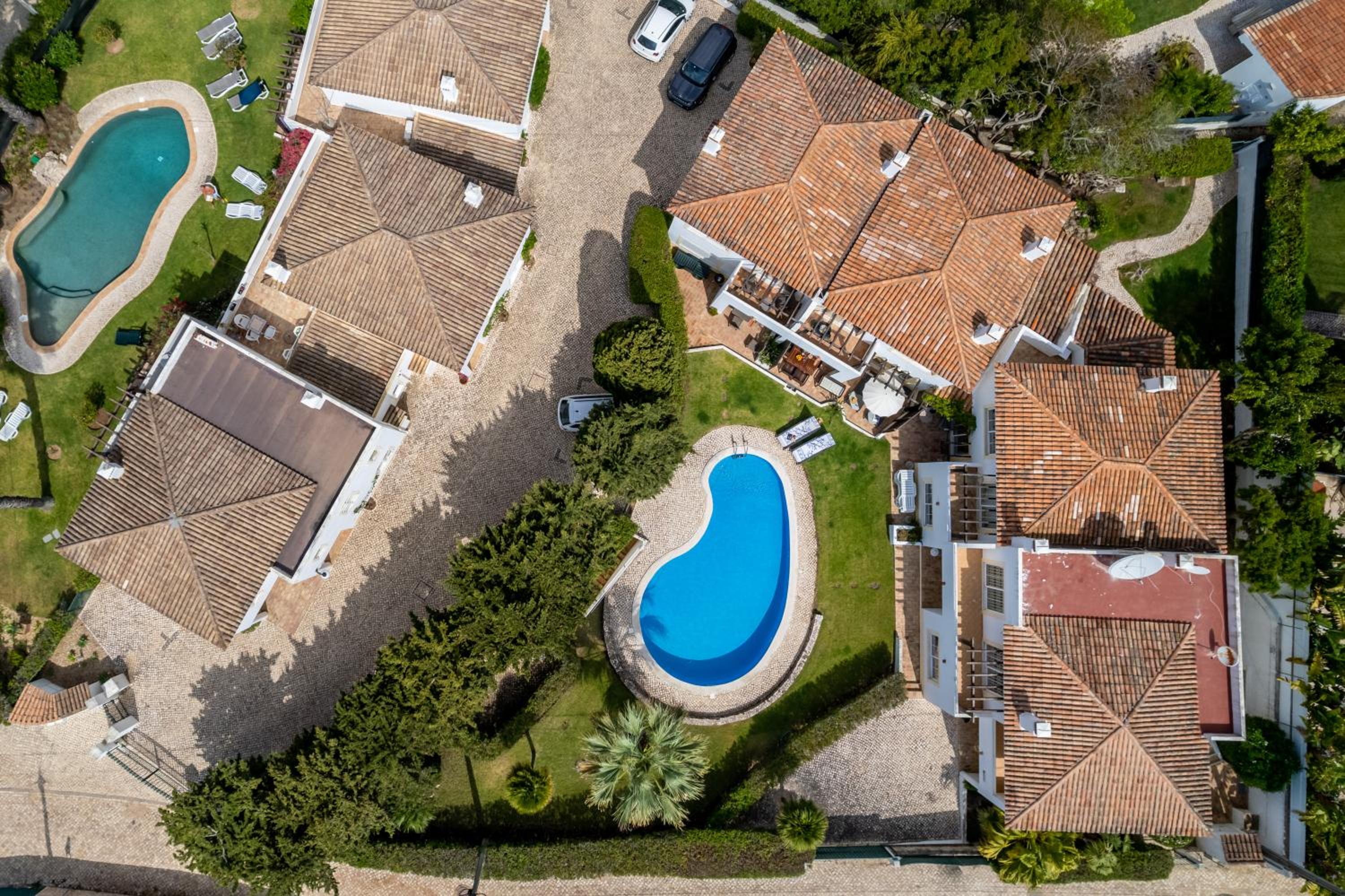 CoolHouses Luz, 3 Bed linked house, shared pool, a stone's throw of the sea, Casa Sirrah view 5