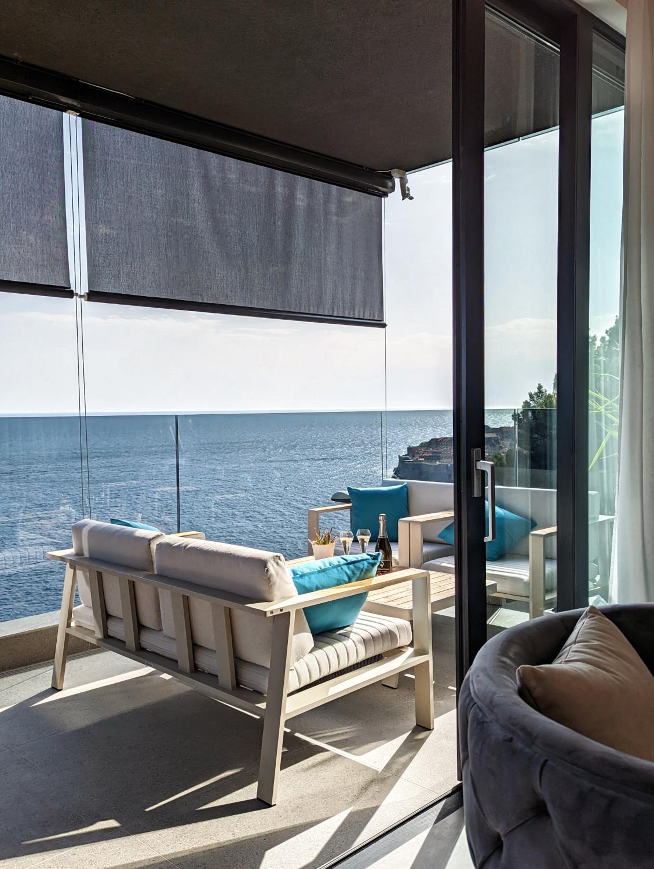 Beyond Breathtaking Modern Residence Sir. Perfect