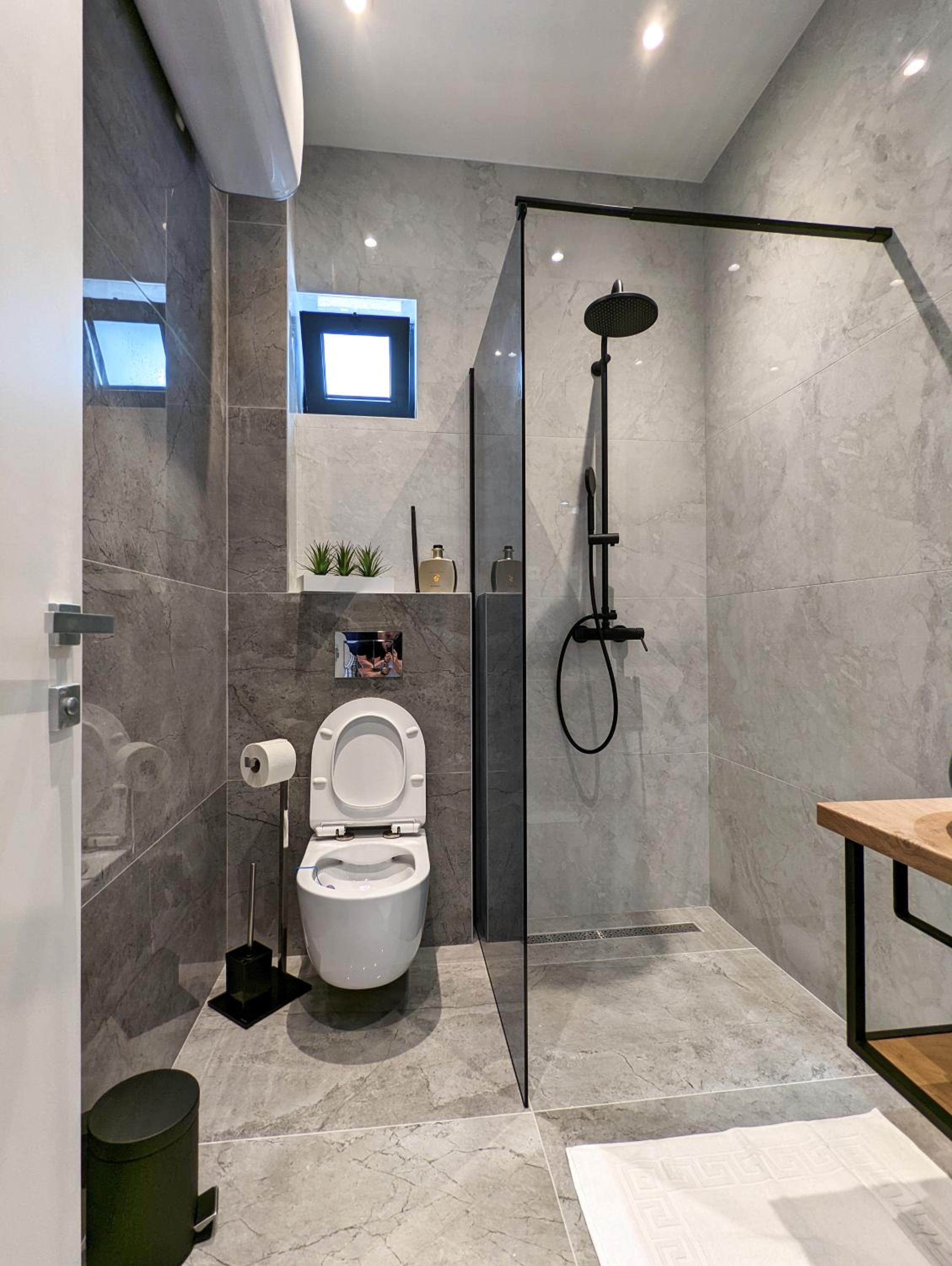 Beyond Breathtaking Modern Residence Sir. Perfect