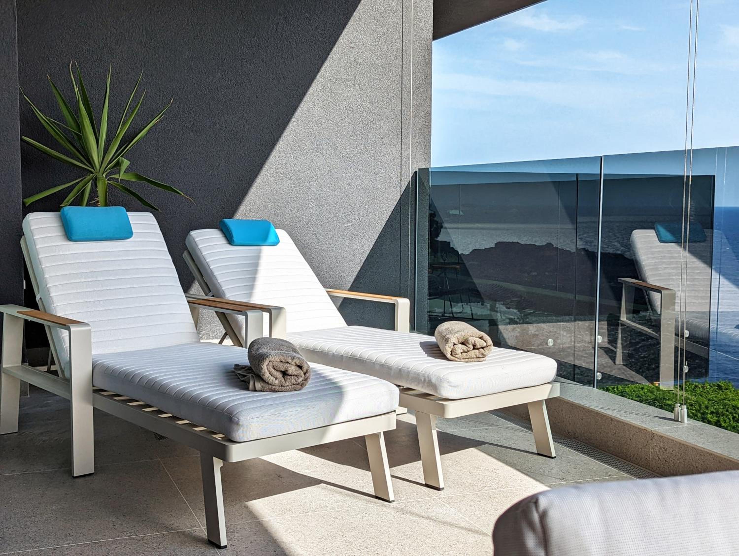 Beyond Breathtaking Modern Residence Sir. Perfect