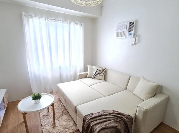 Lovely 2- BR Condo (Fully Air-conditioned w/ Wifi) view 3