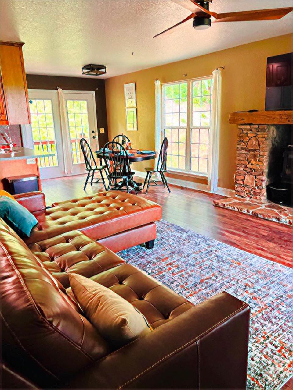 Smokies Hill Top Cabin Mountain Views 2 miles to Town Pet Friendly view 5