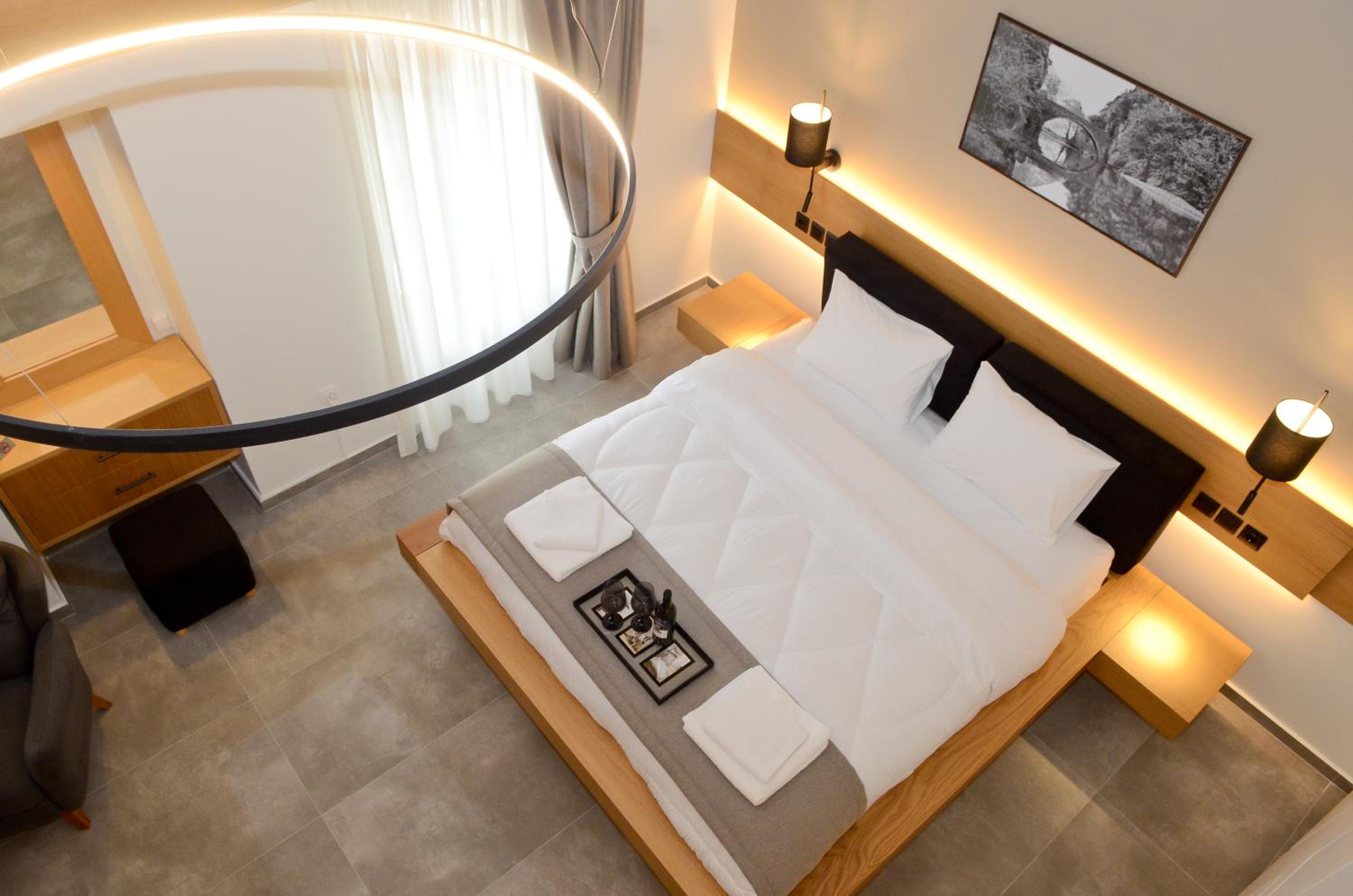Roloi suites