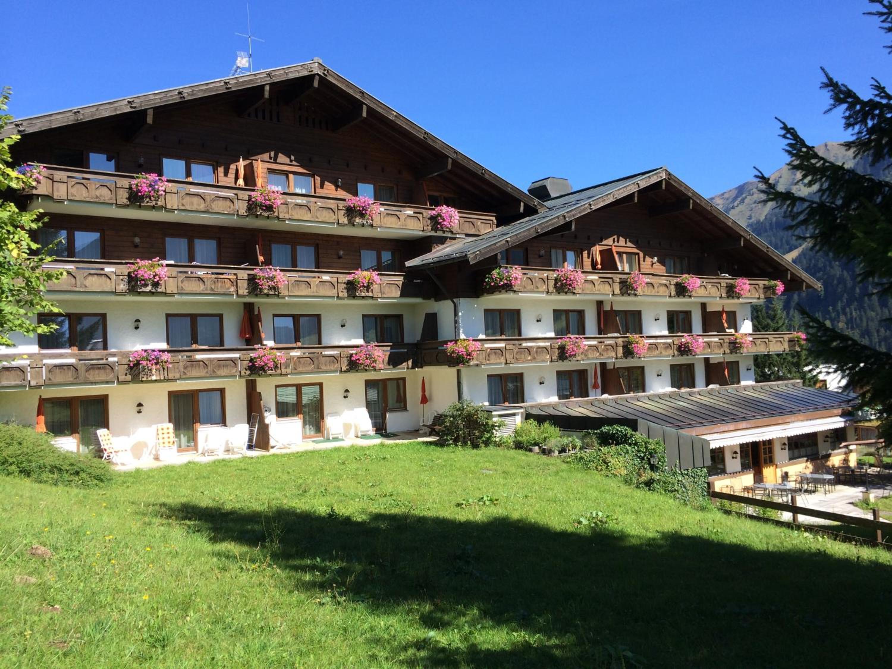 Hotel Suitehotel Kleinwalsertal - Image 1