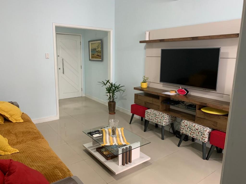 Apartamento COPANEMA Reformadíssimo no Posto 6, VENHAM