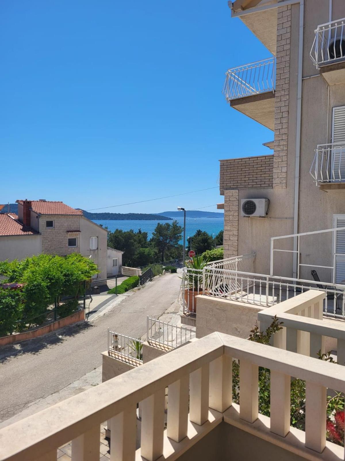 Klara's Seaview Apartment view 2