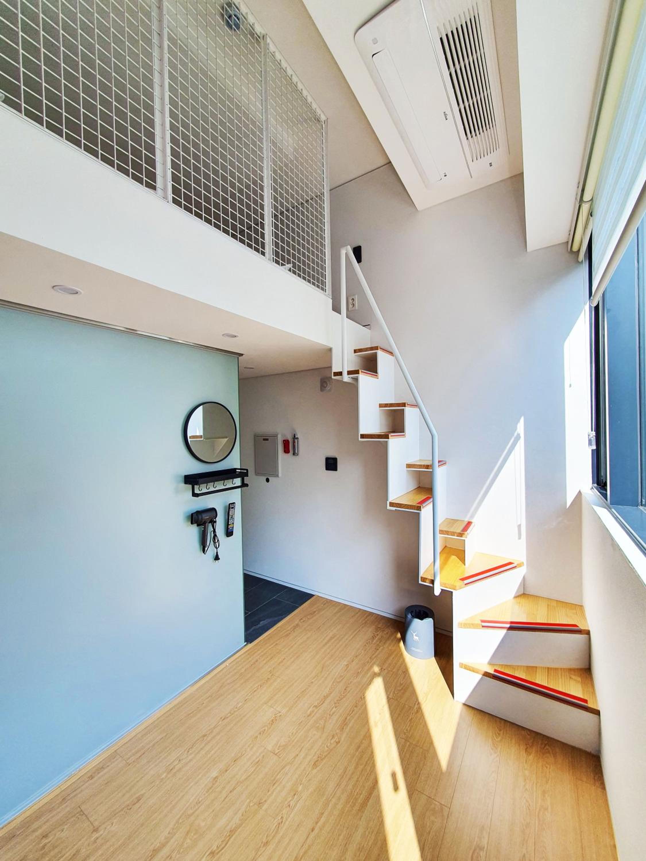 YOLO Guesthouse