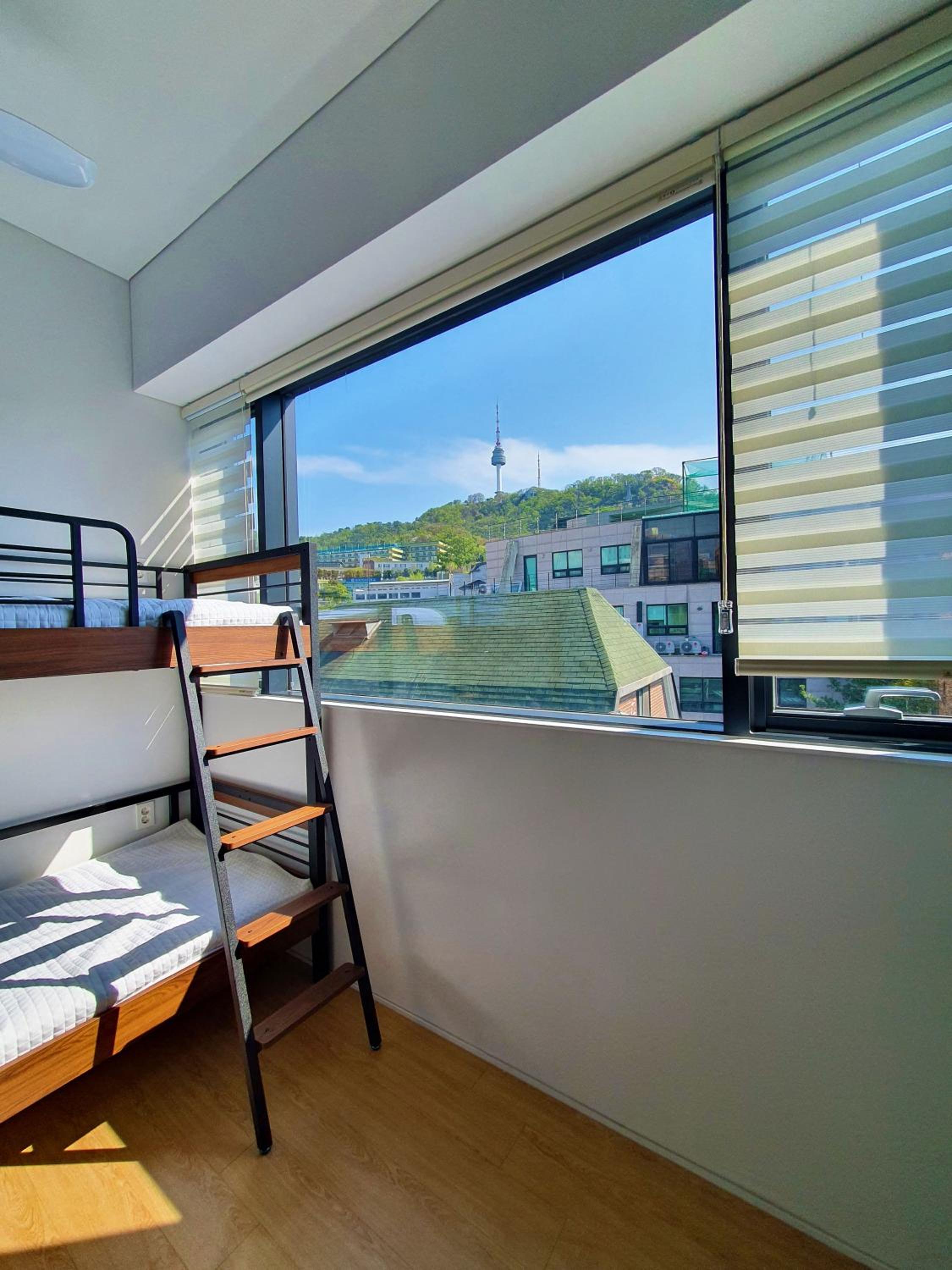 YOLO Guesthouse