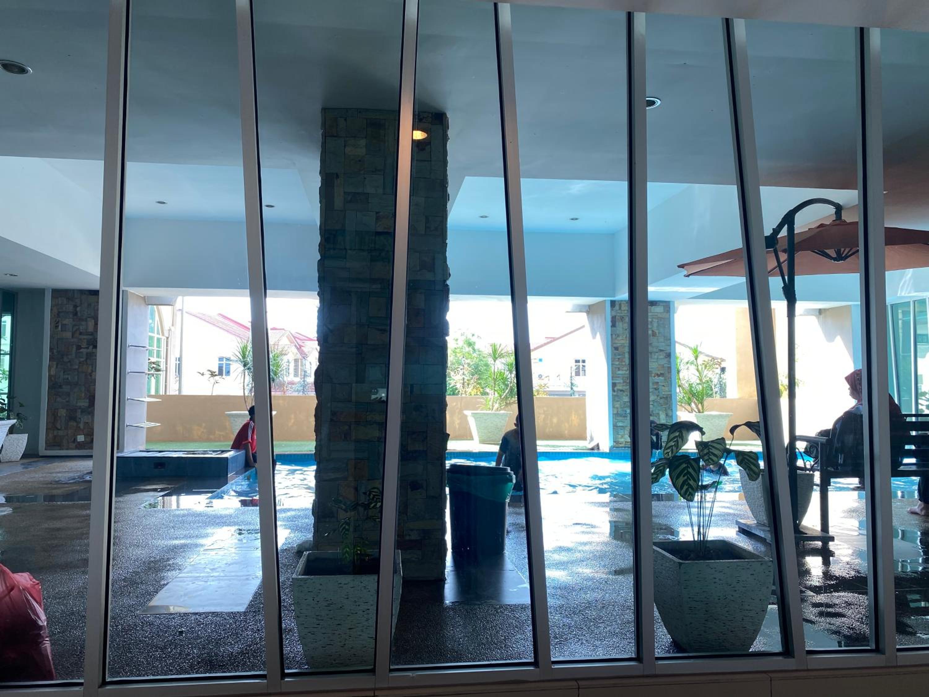 Private Studio Viana Court Service Apartment 1 with private parking photo 8