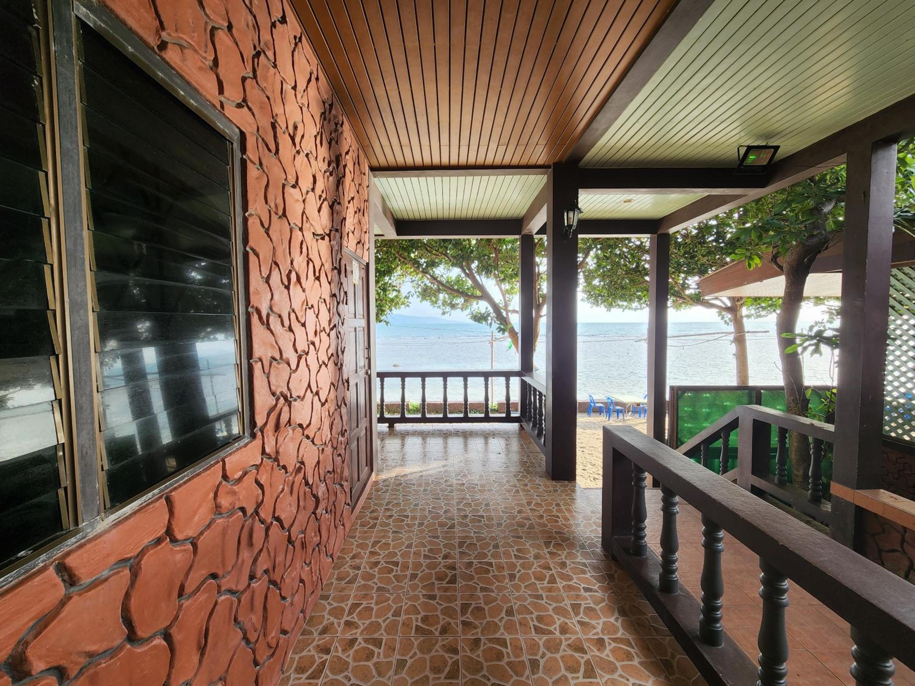 Coral Resort & Bungalows