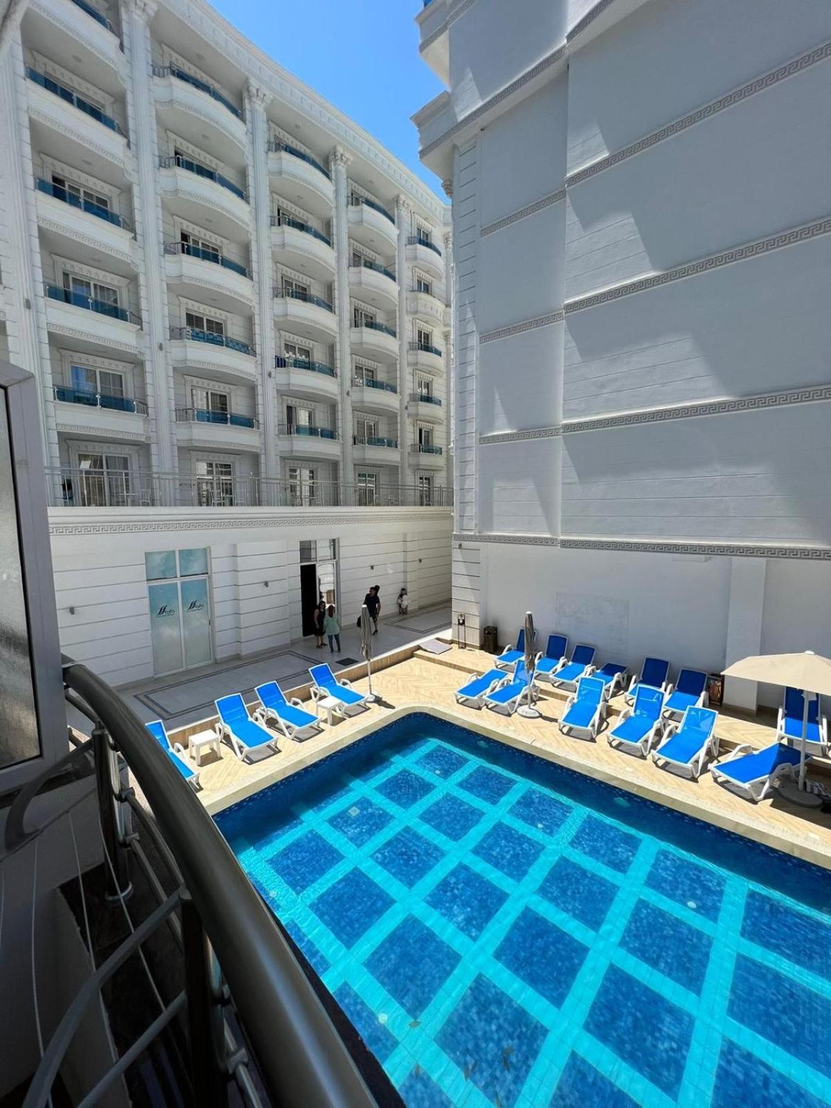 Armando Apartments