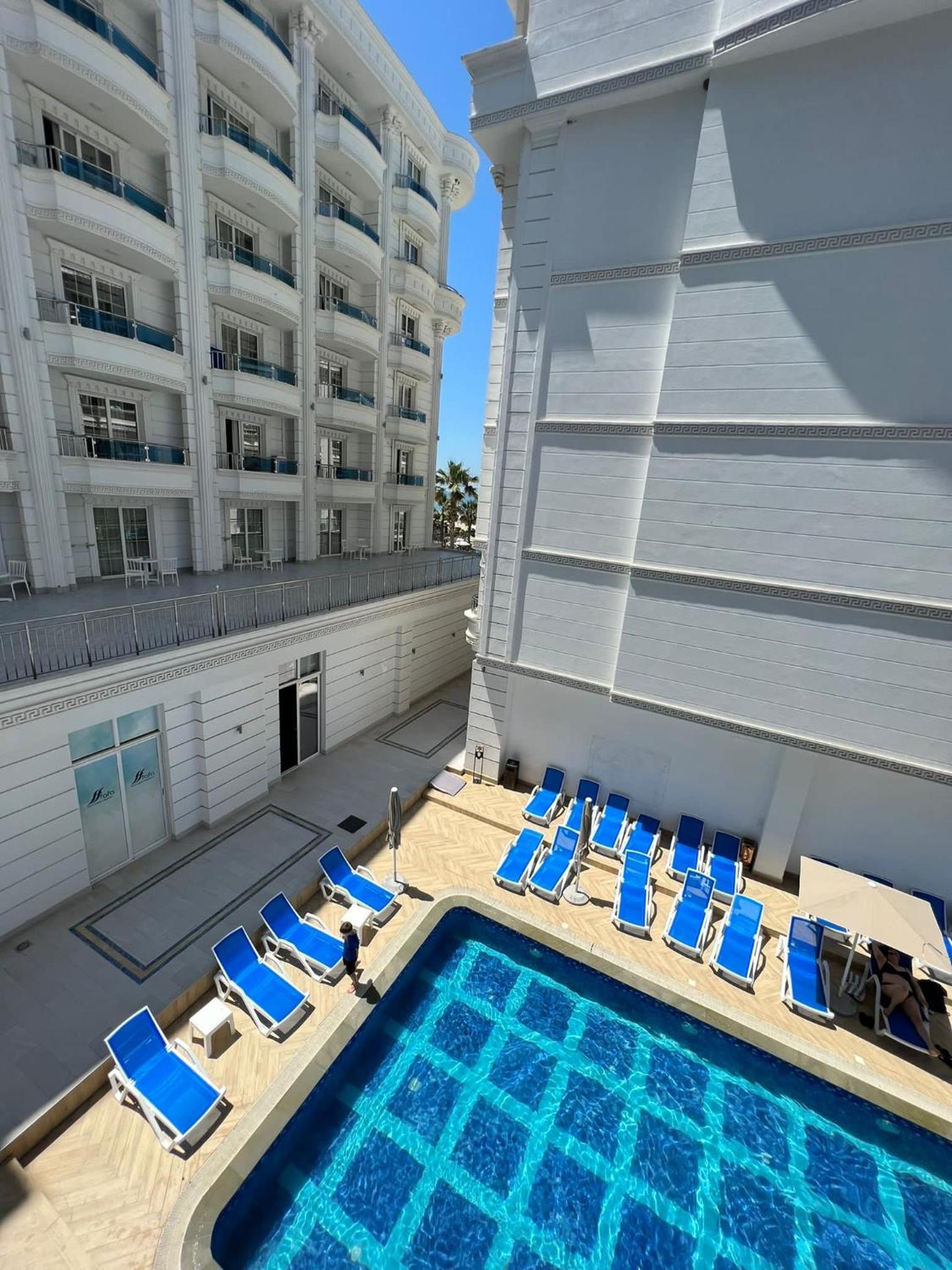 Armando Apartments