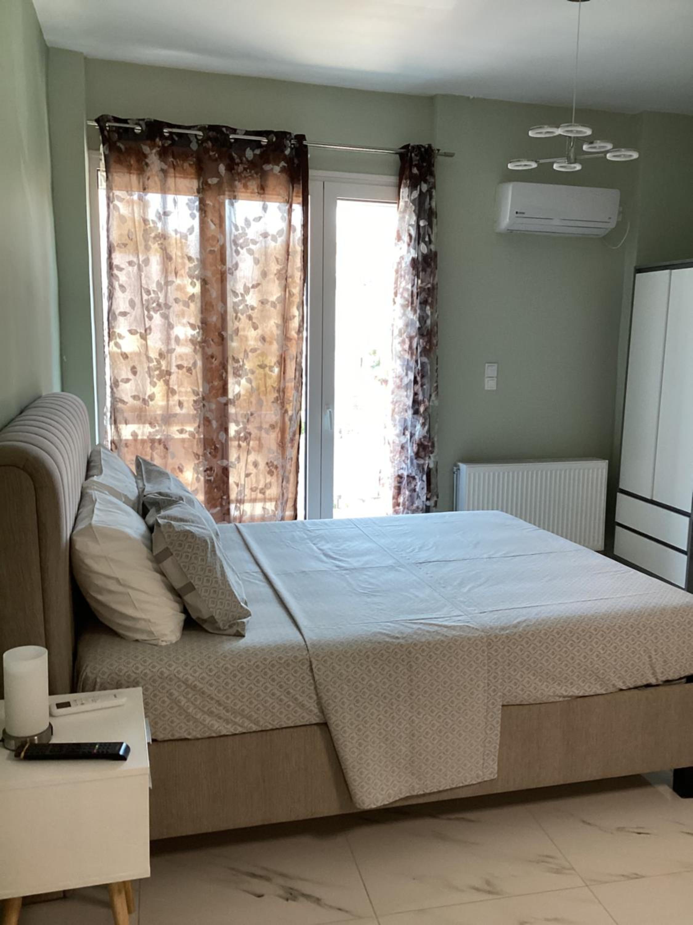 Acropolis Modern Apartments free parking,free pet hosting,Netflix