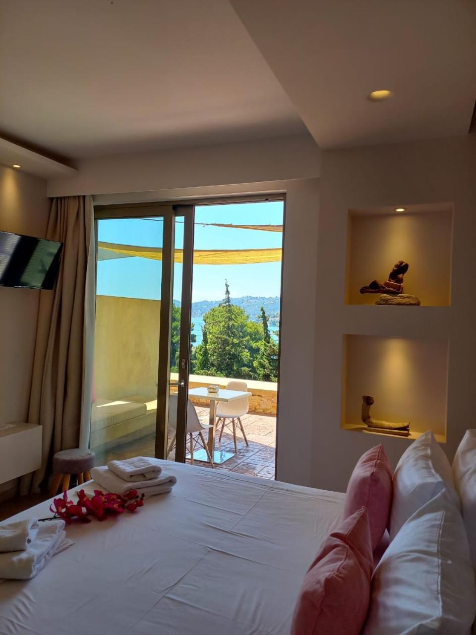Core Luxury Suites
