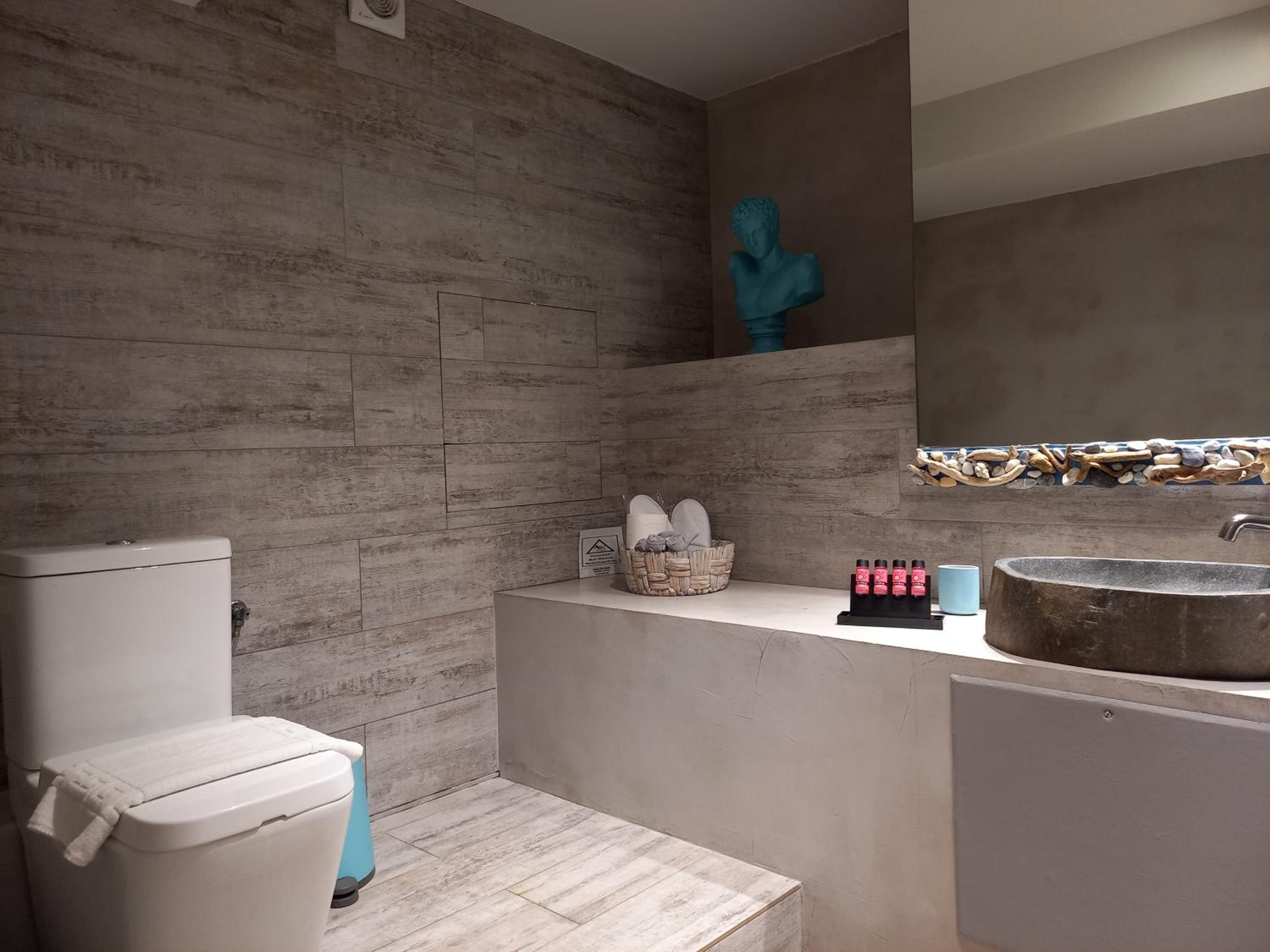 Core Luxury Suites